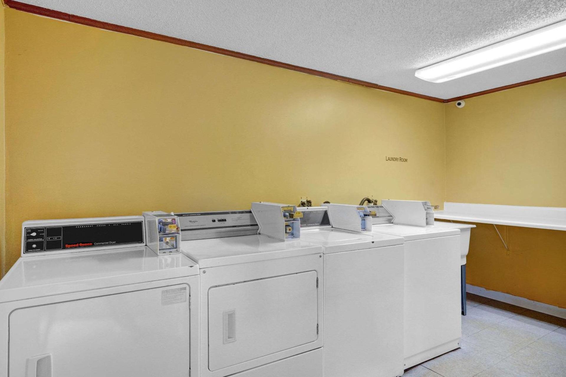 Days-Inn by Wyndham Liverpool-Syracuse photo 7