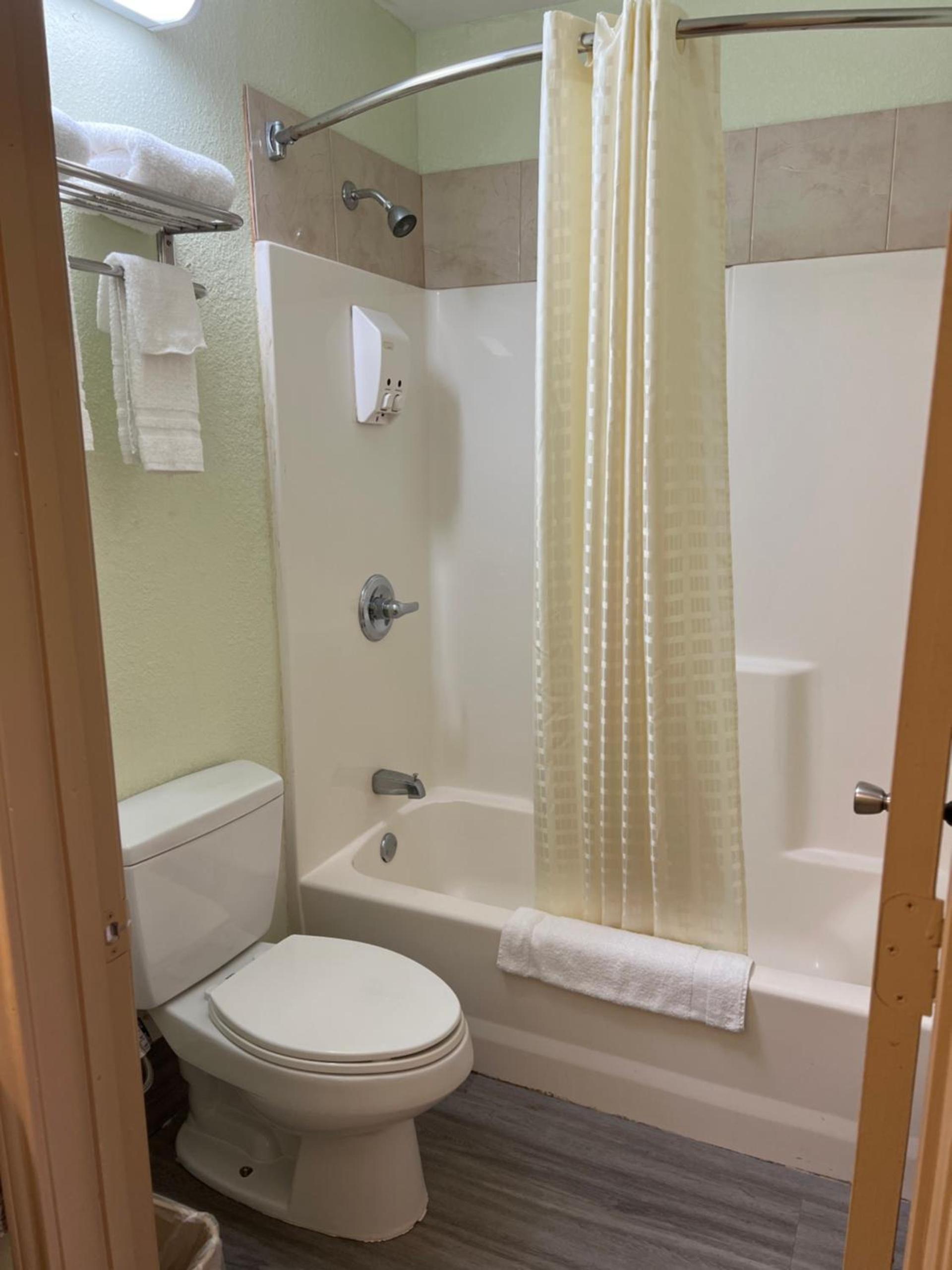 Budget Inn photo 7
