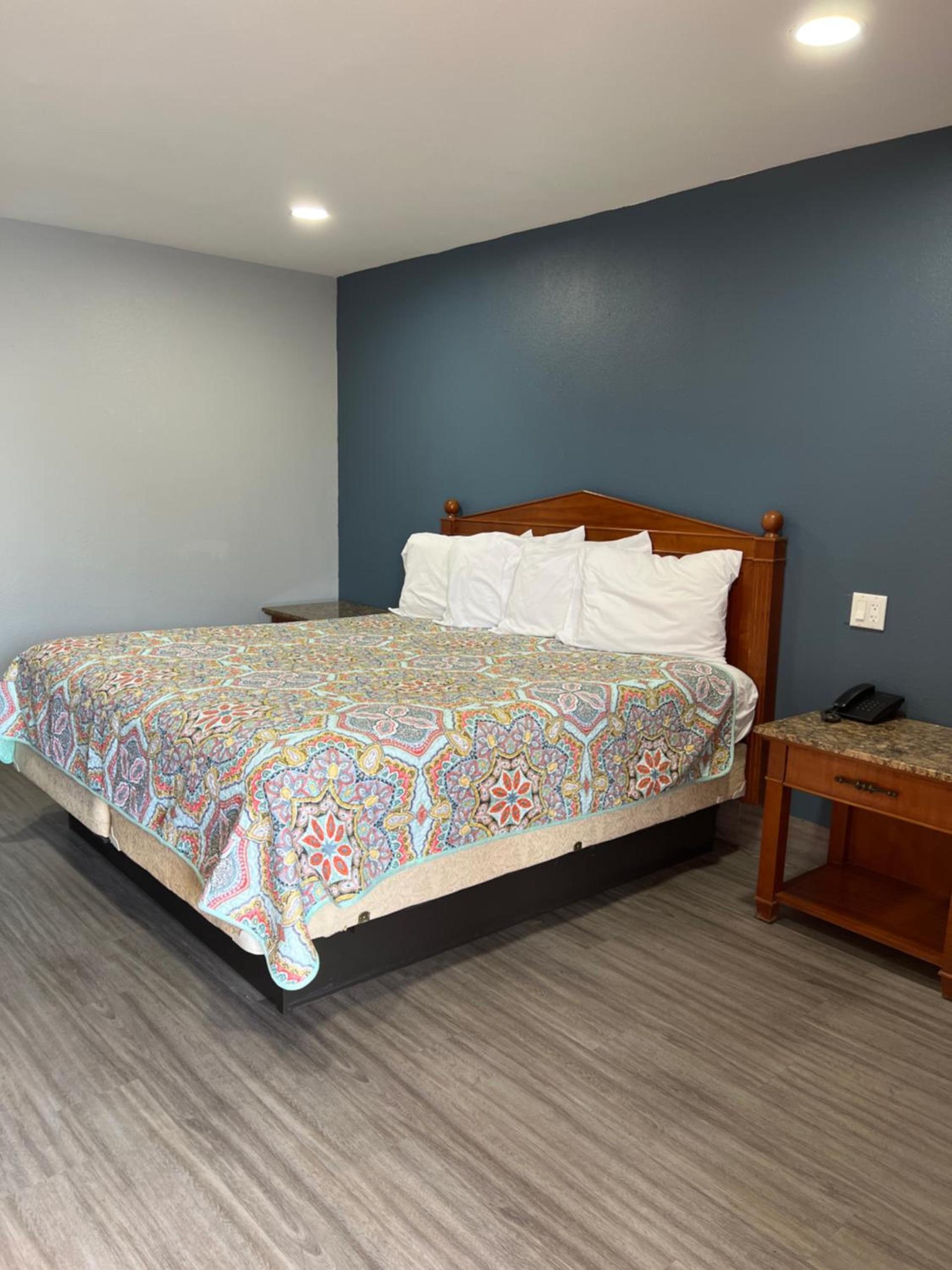 Budget Inn photo 4