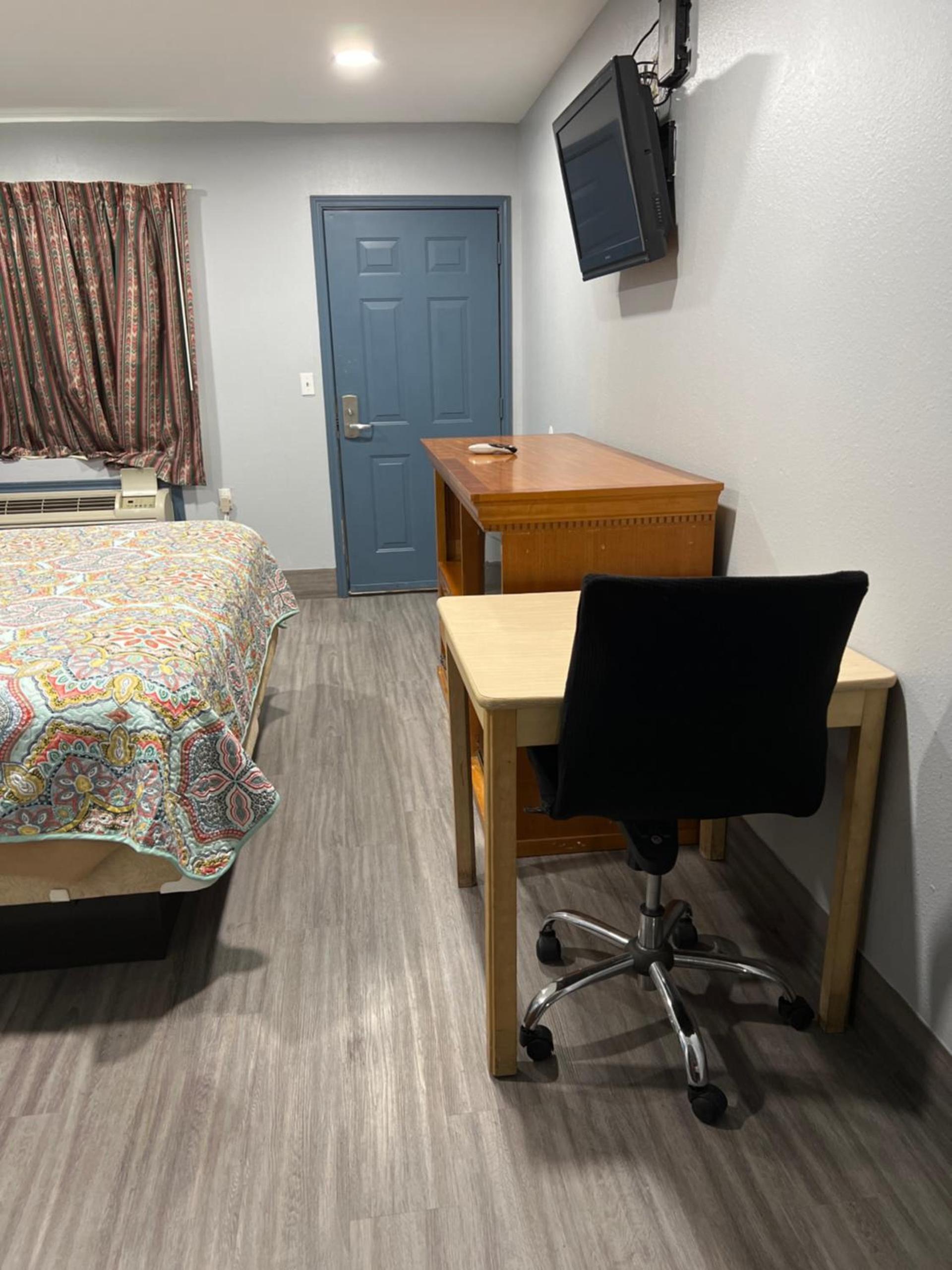 Budget Inn photo 3
