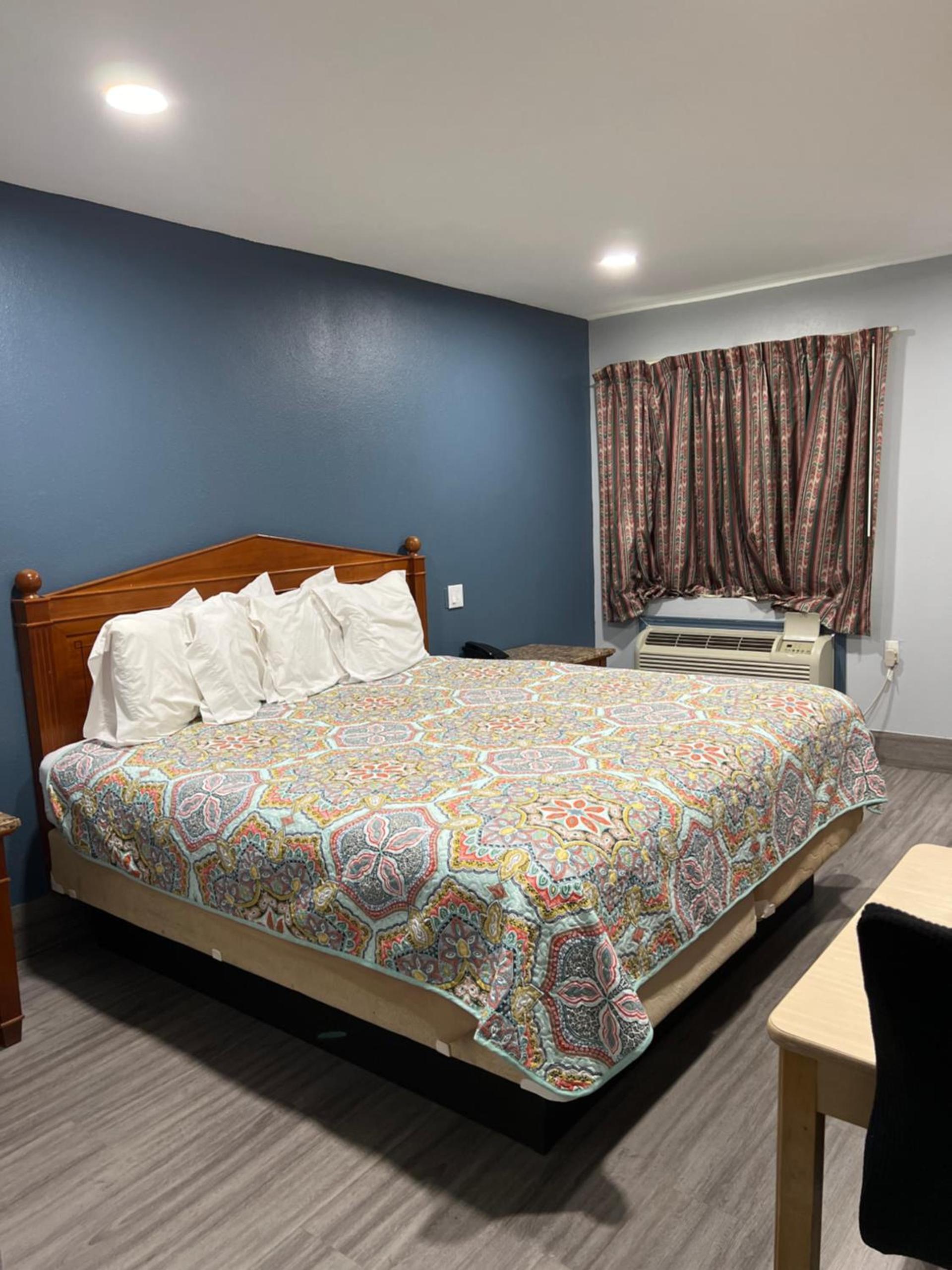 Budget Inn photo 2
