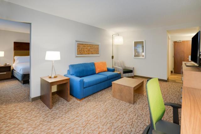 Holiday Inn Express & Suites Ft. Washington - Philadelphia by IHG photo 6