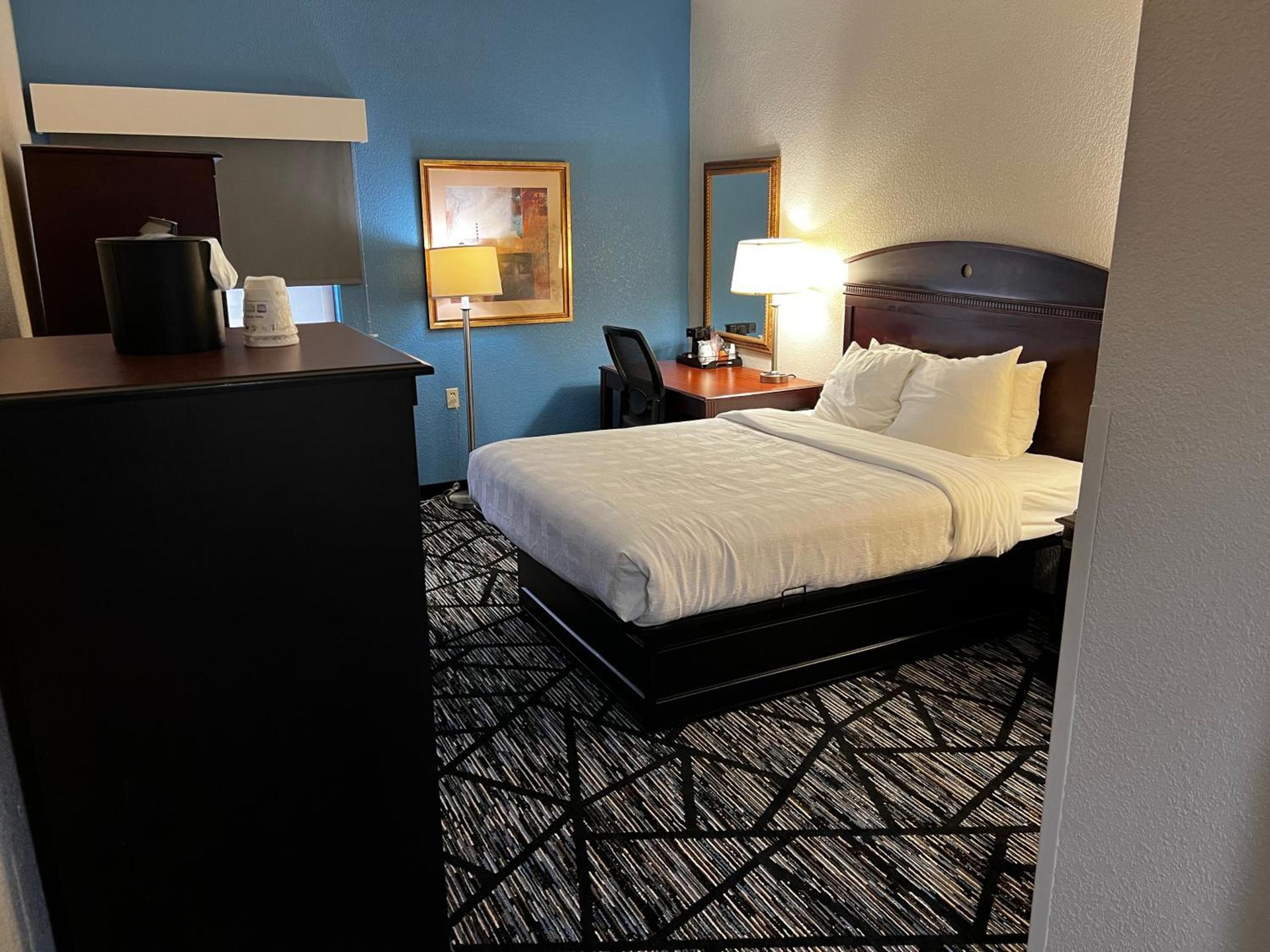 Baymont By Wyndham Monroe Ohio photo 10