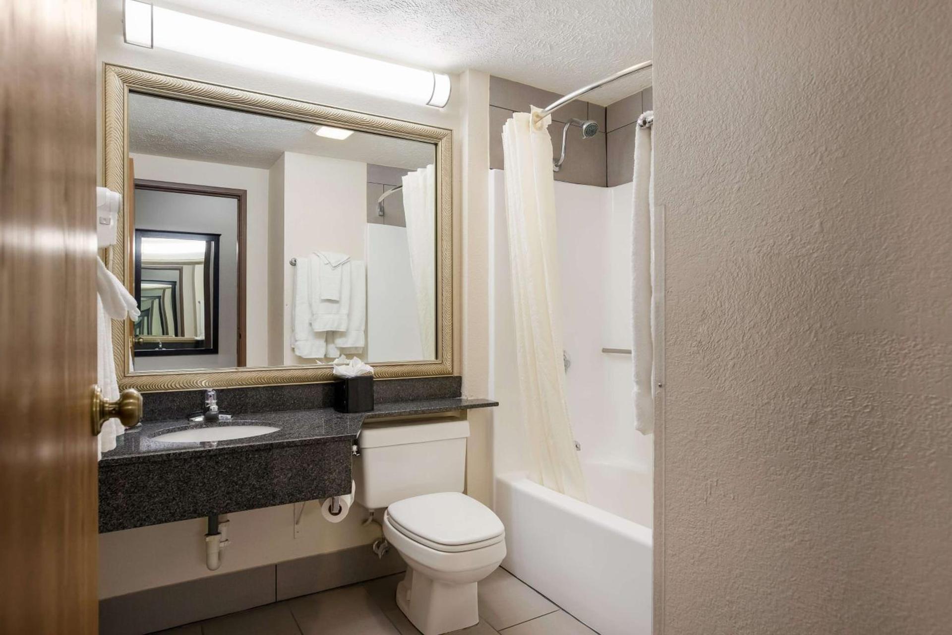 Best Western Kendallville Inn photo 27