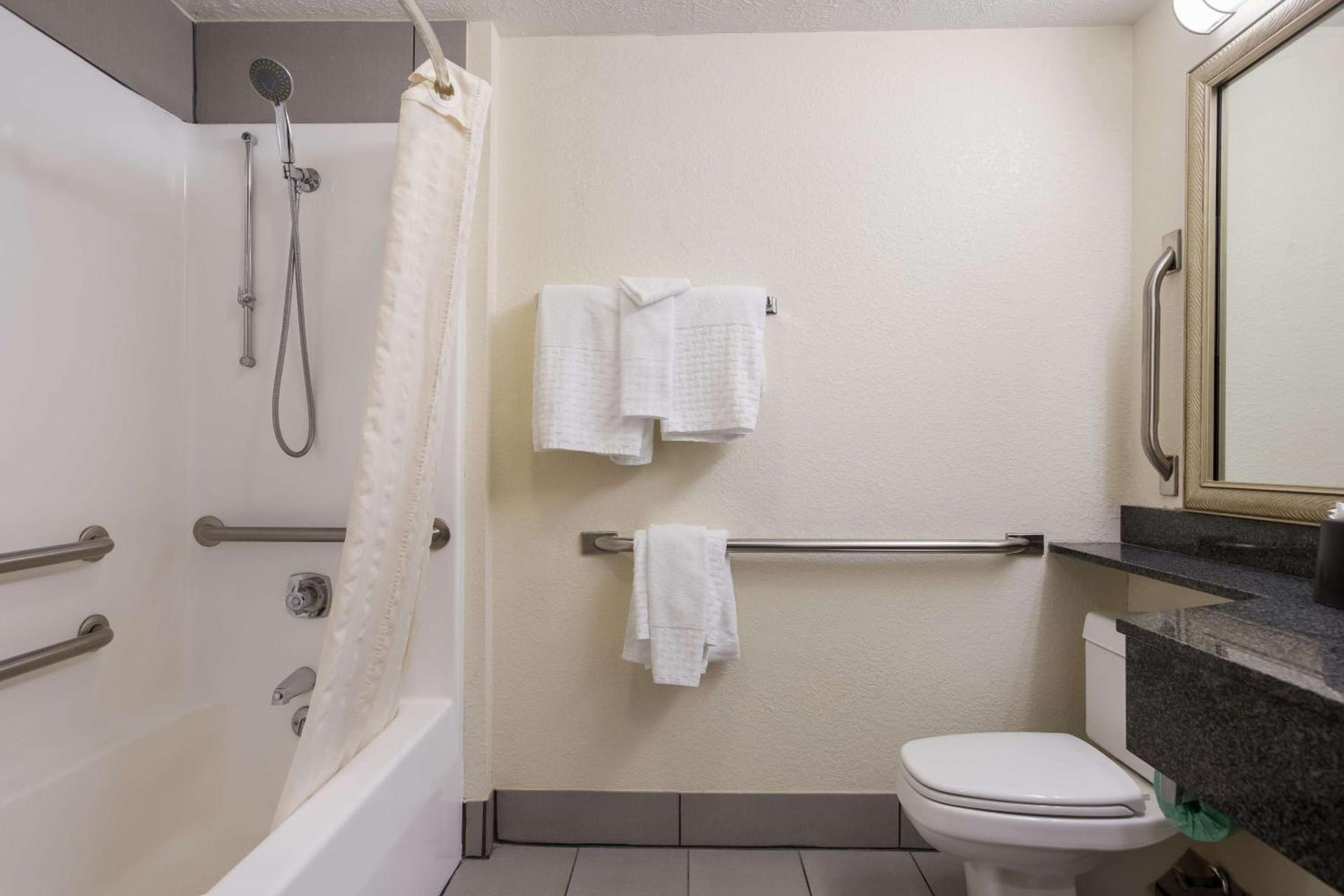Best Western Kendallville Inn photo 31