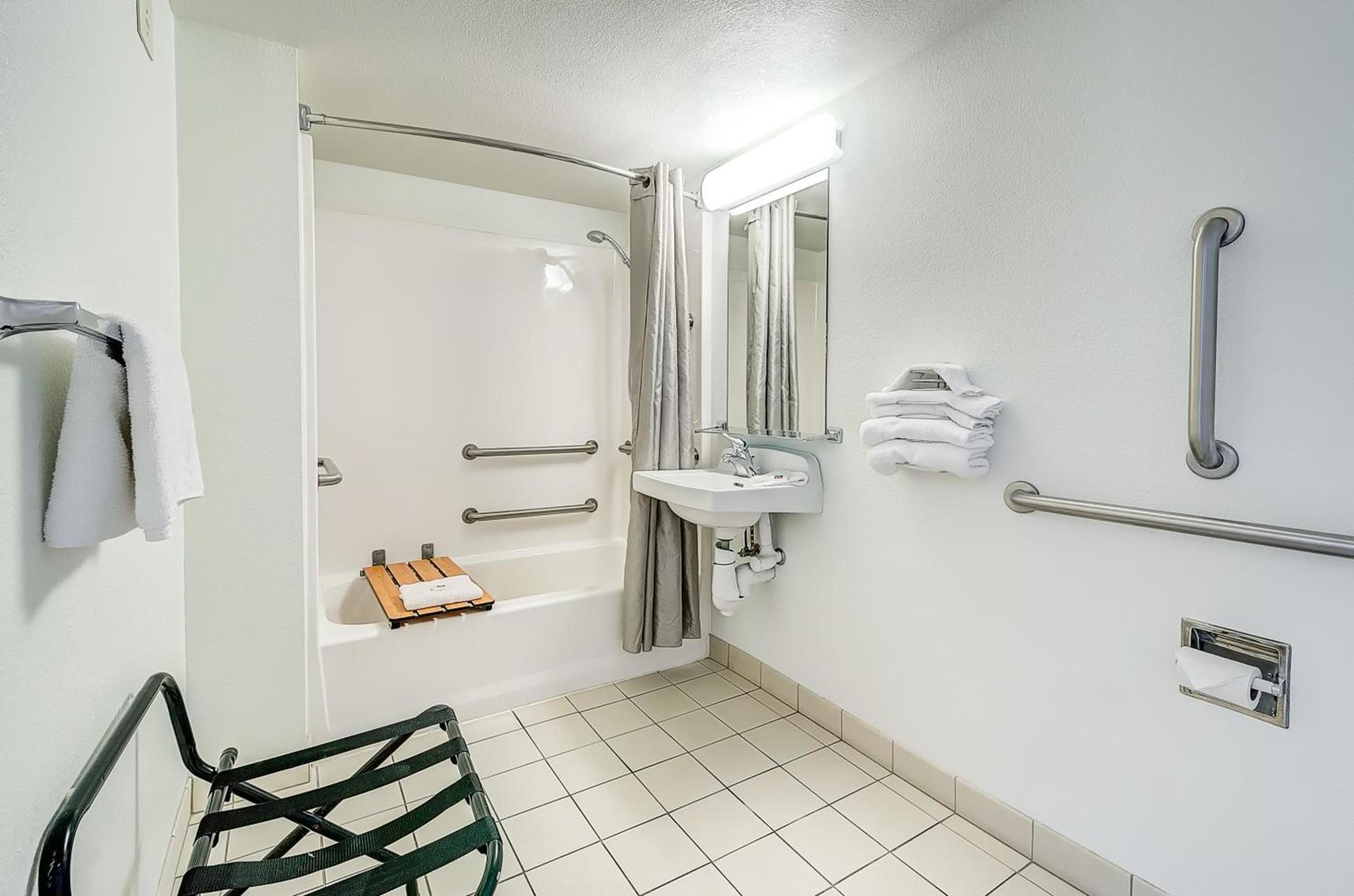 Motel 6 Thornton photo 27