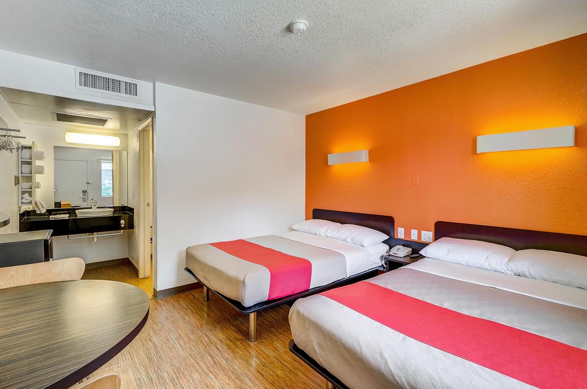 Motel 6 Thornton photo 22