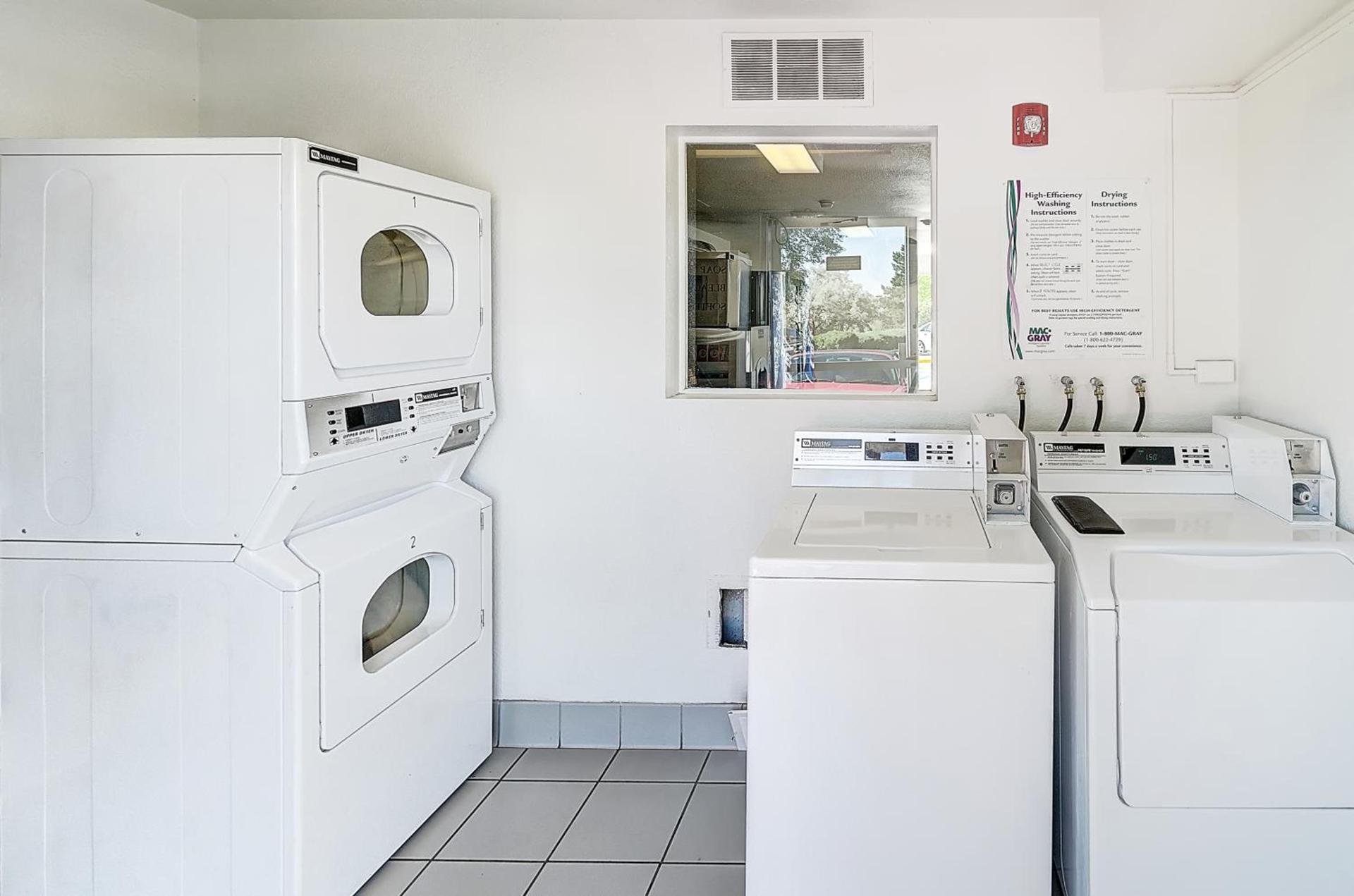 Motel 6 Thornton photo 32