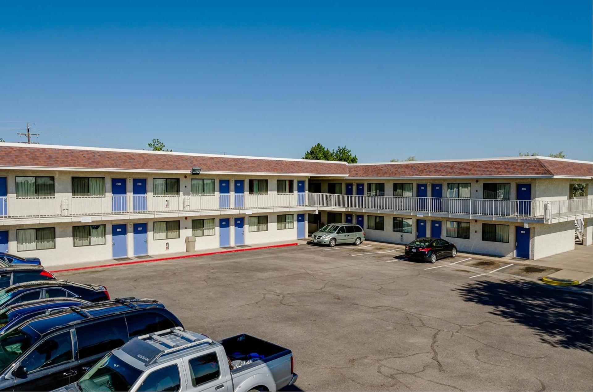 Motel 6 Thornton photo 16