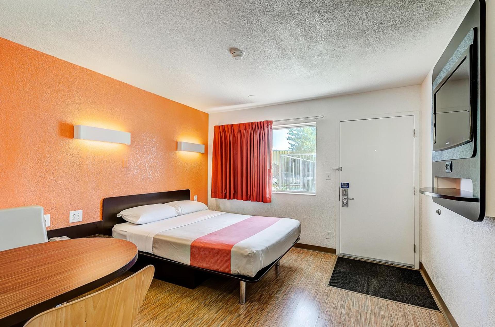 Motel 6 Thornton photo 35