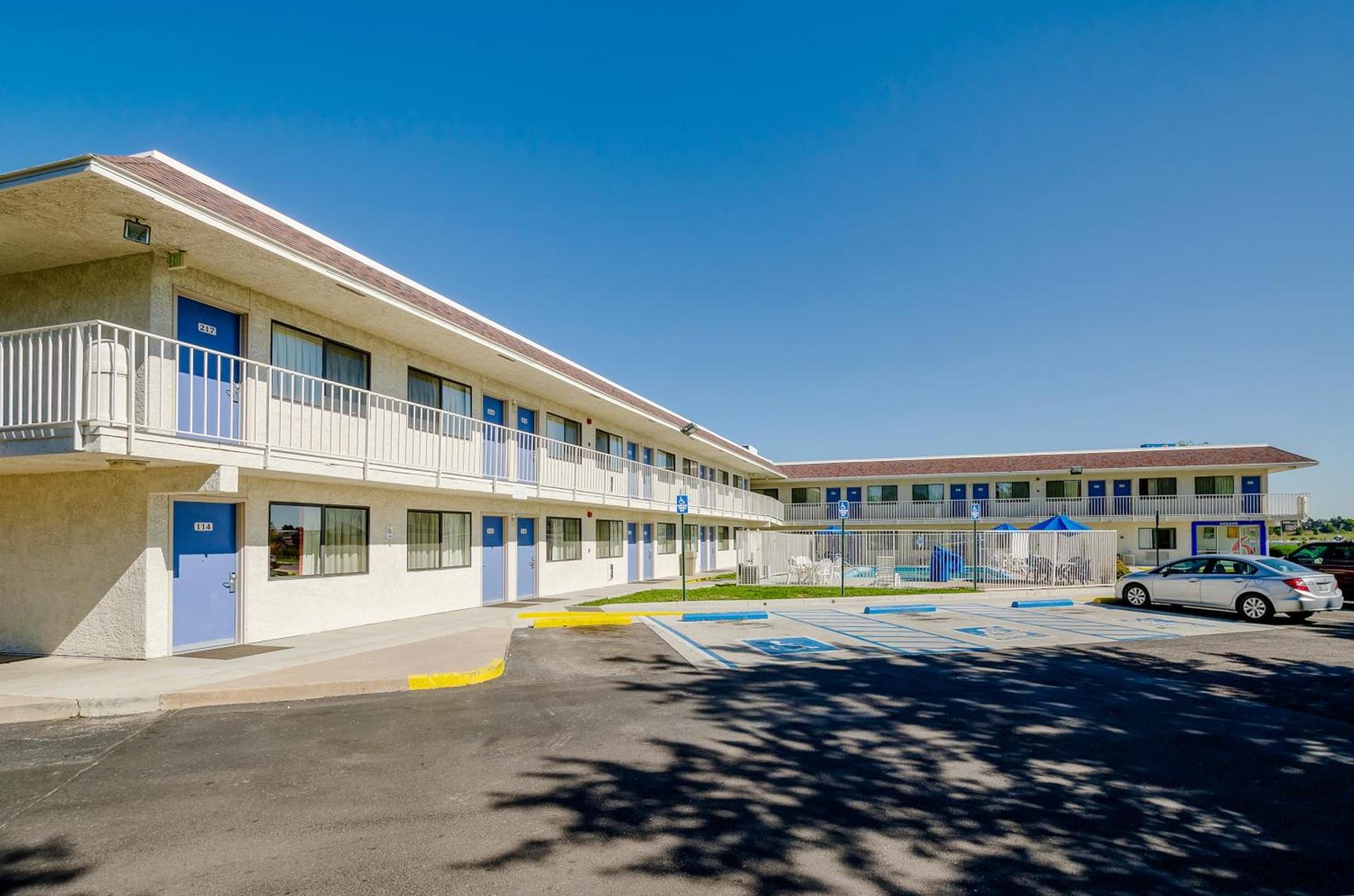 Motel 6 Thornton photo 15