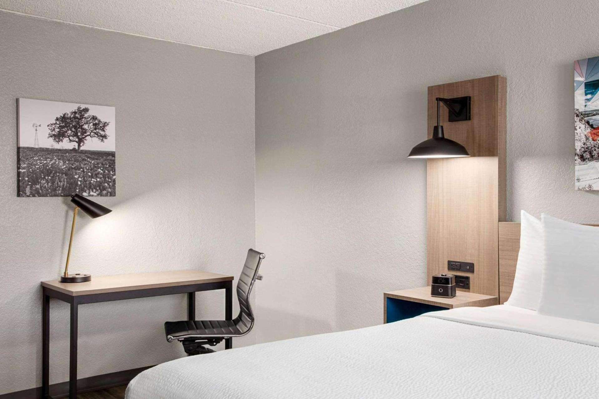 La Quinta Inn by Wyndham Temple photo 13
