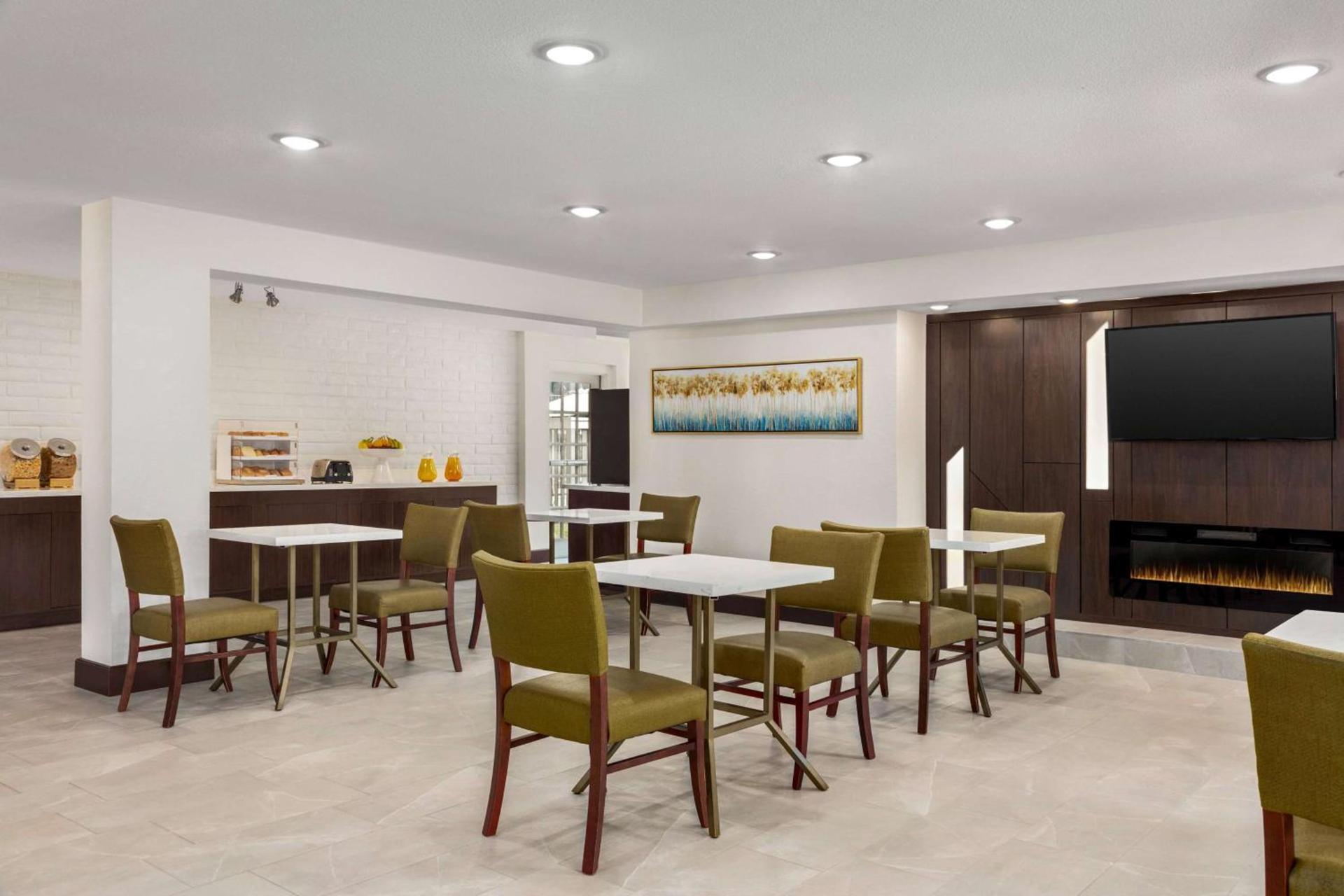 La Quinta Inn by Wyndham Temple photo 26