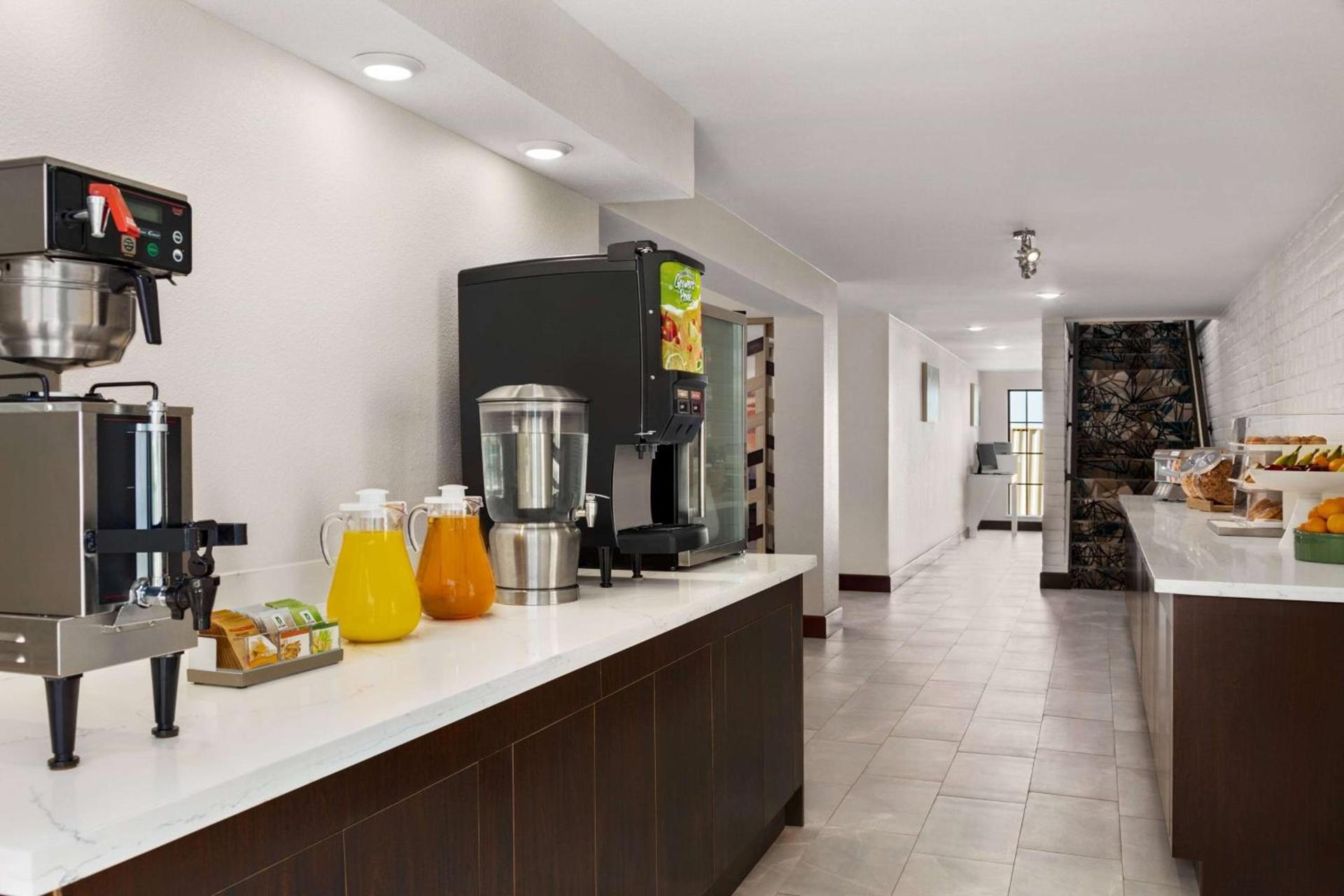 La Quinta Inn by Wyndham Temple photo 28