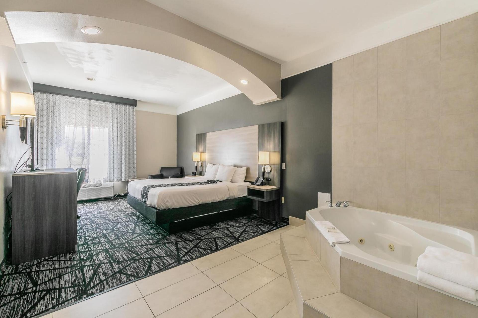 La Quinta by Wyndham Granbury photo 26