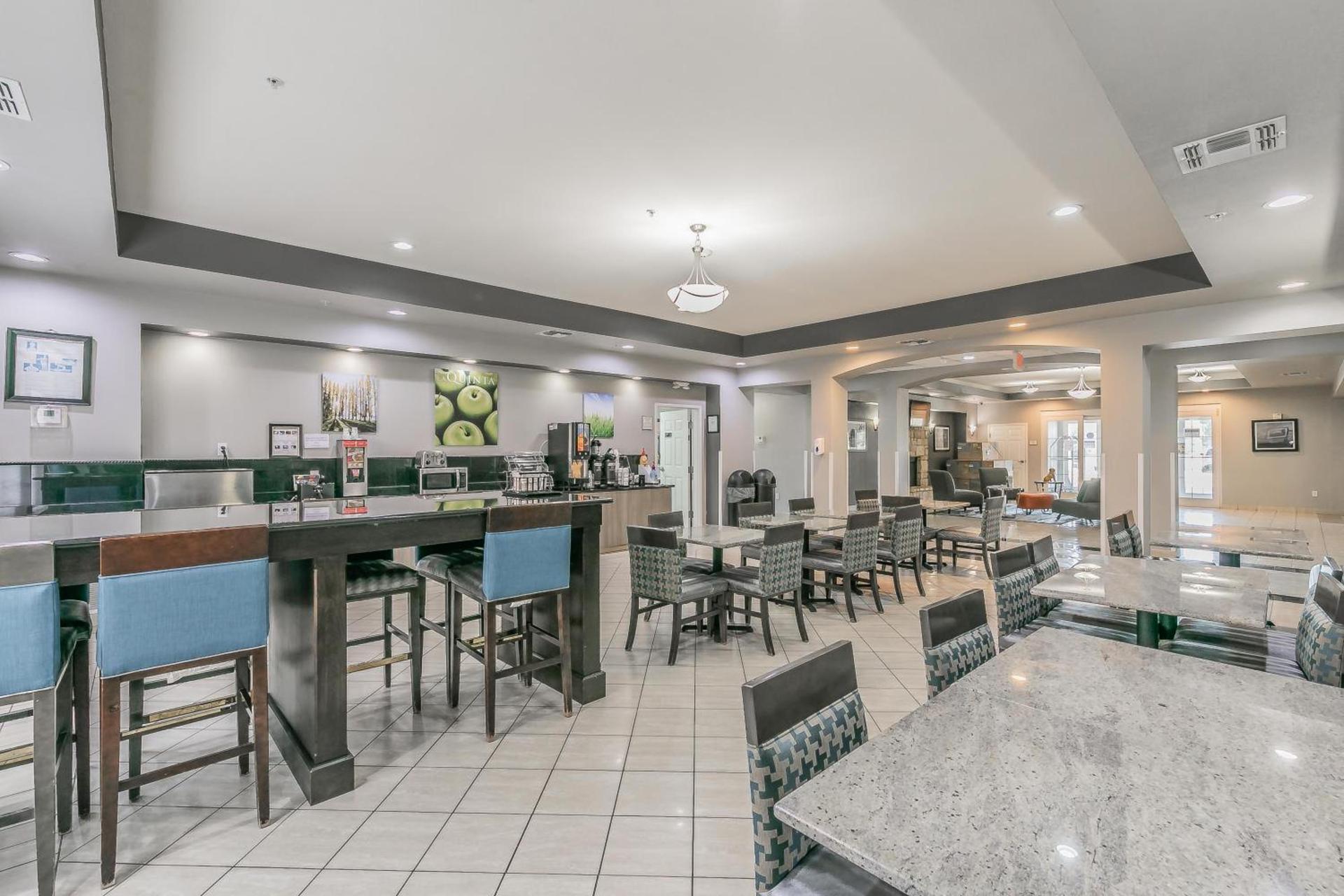 La Quinta by Wyndham Granbury photo 9