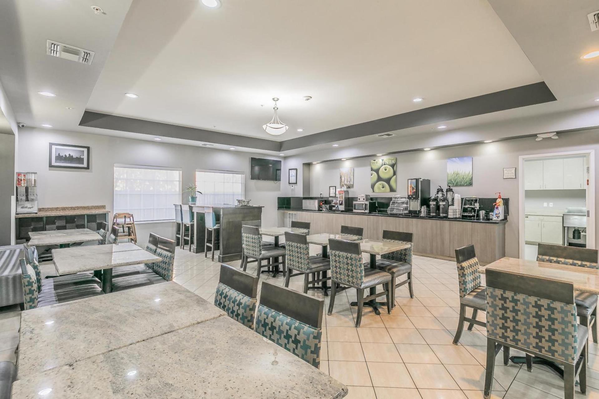 La Quinta by Wyndham Granbury photo 8