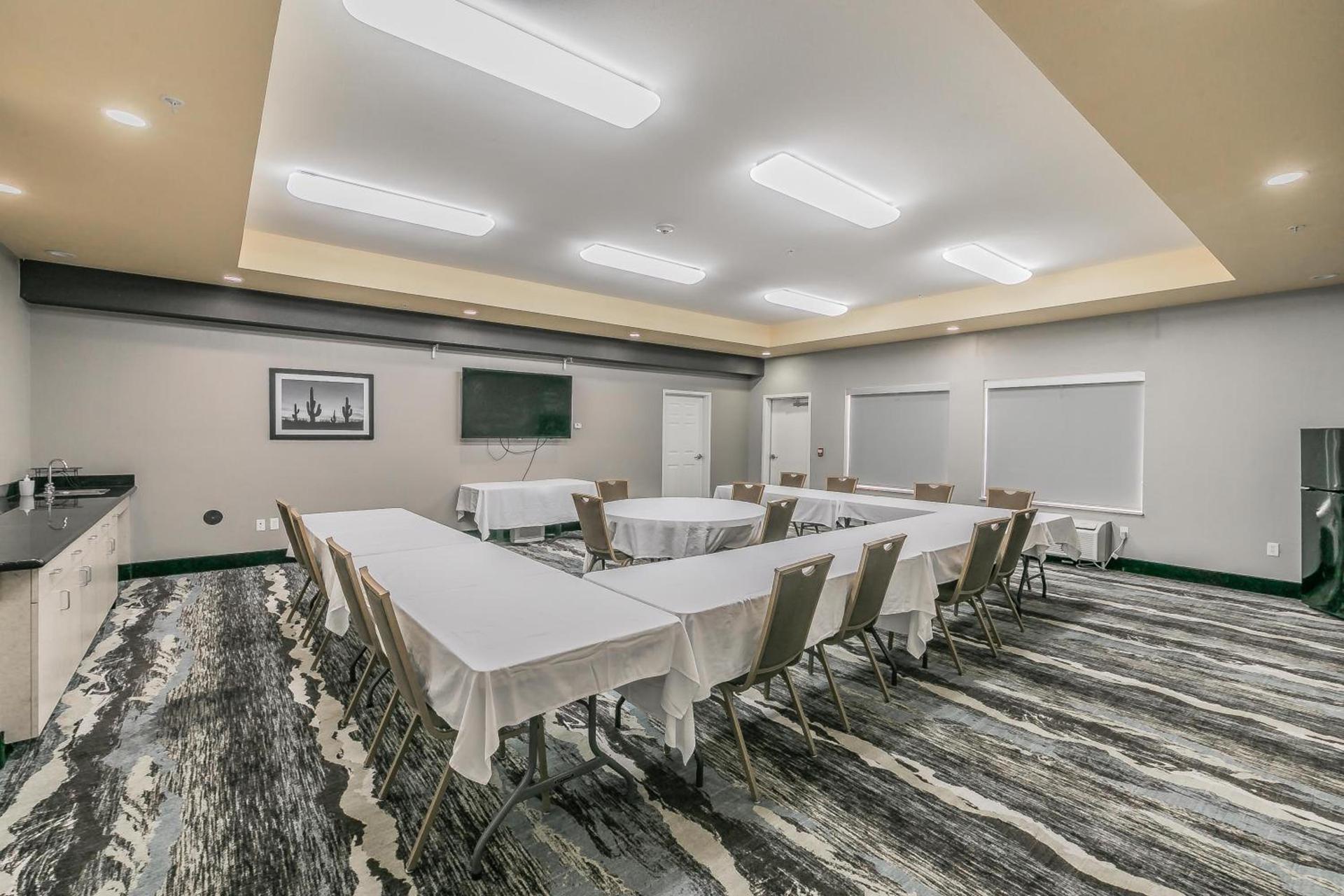 La Quinta by Wyndham Granbury photo 12