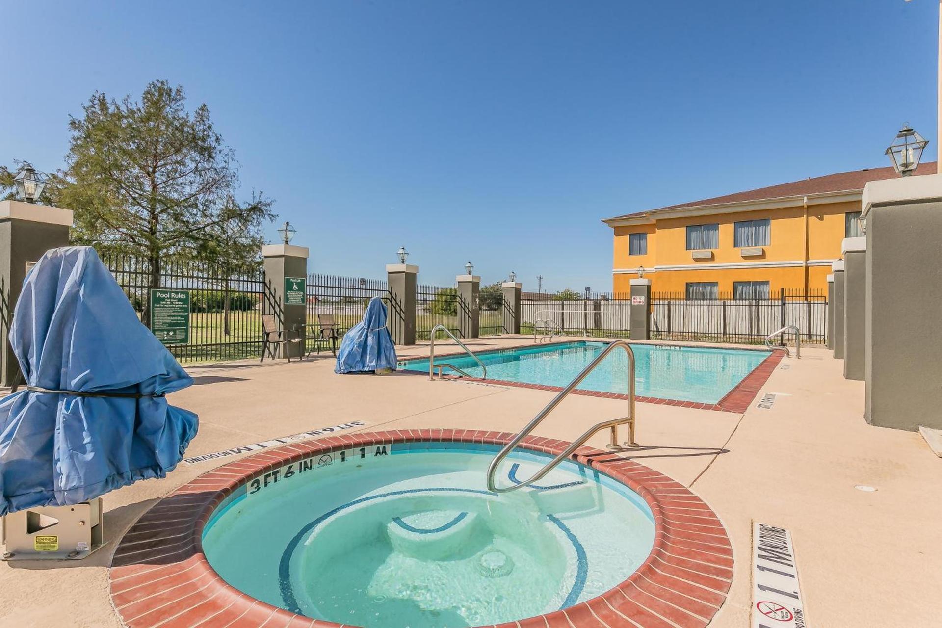La Quinta by Wyndham Granbury photo 17