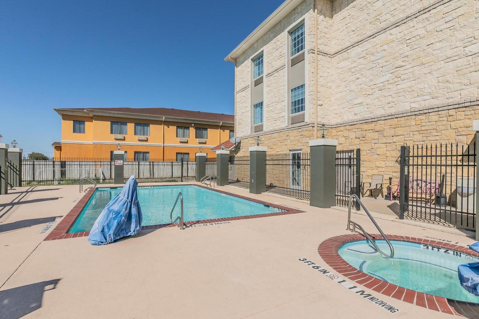 La Quinta by Wyndham Granbury photo 18
