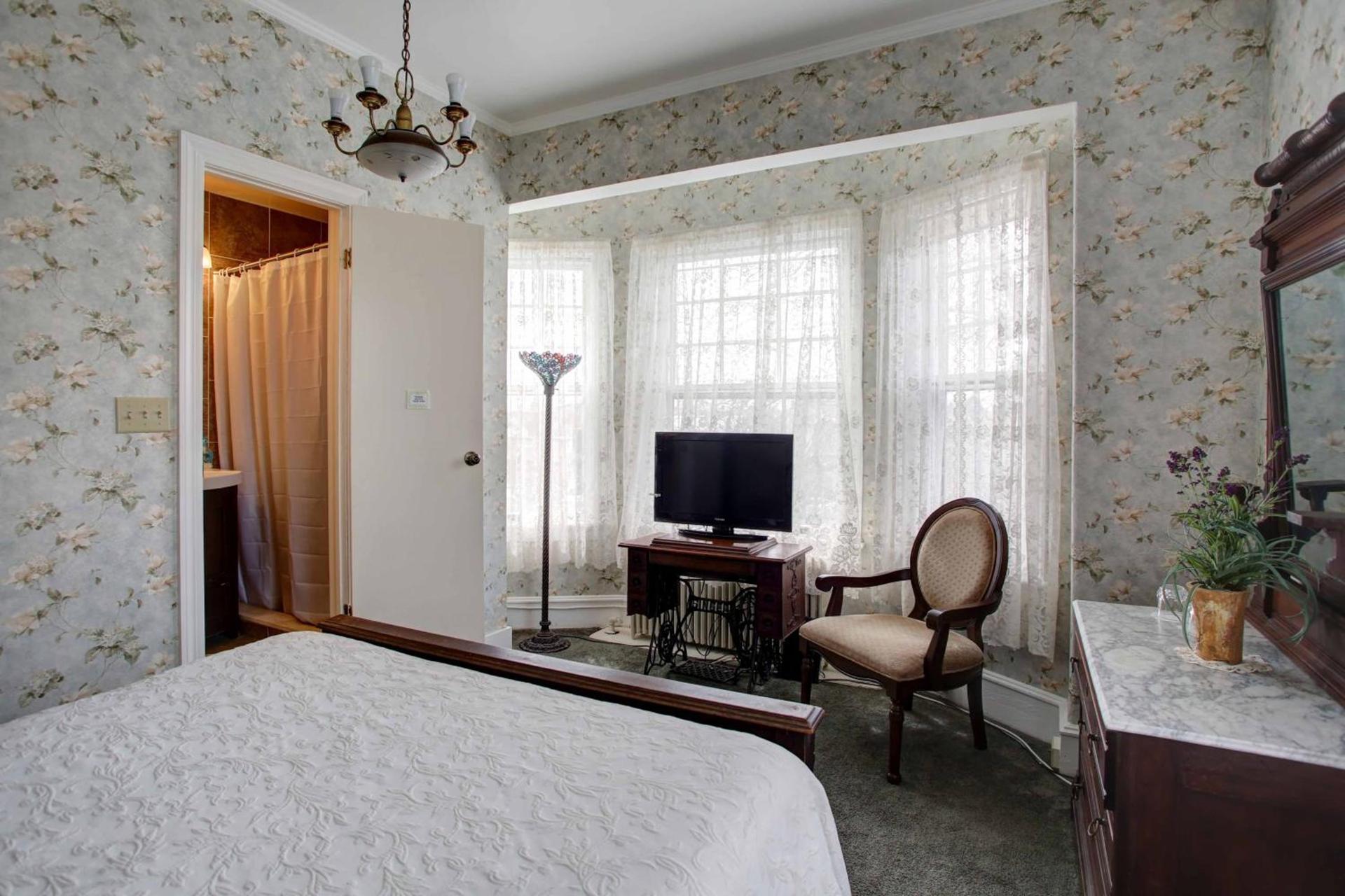 Wilbraham Mansion photo 40