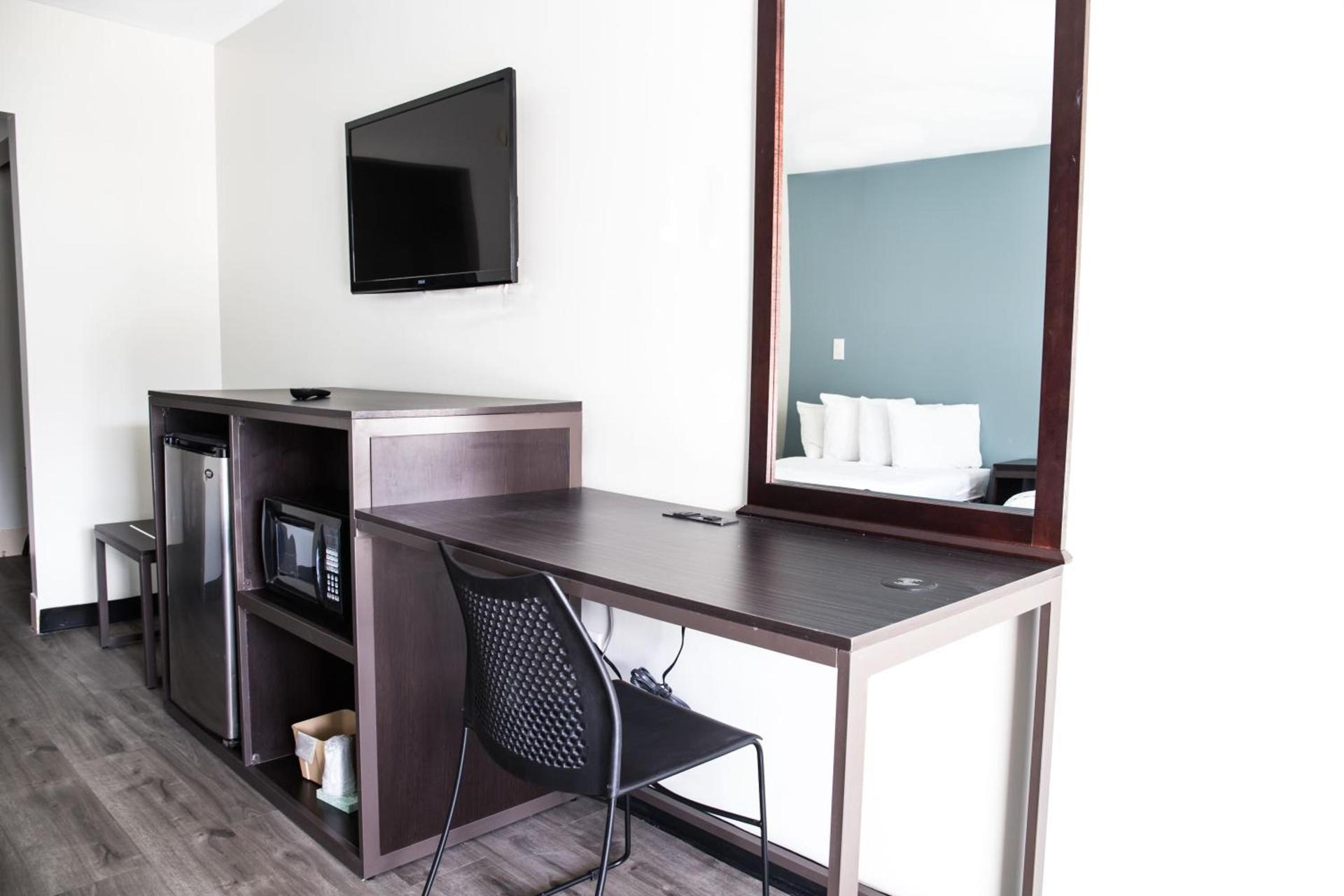 Crystal Inn Eatontown photo 9