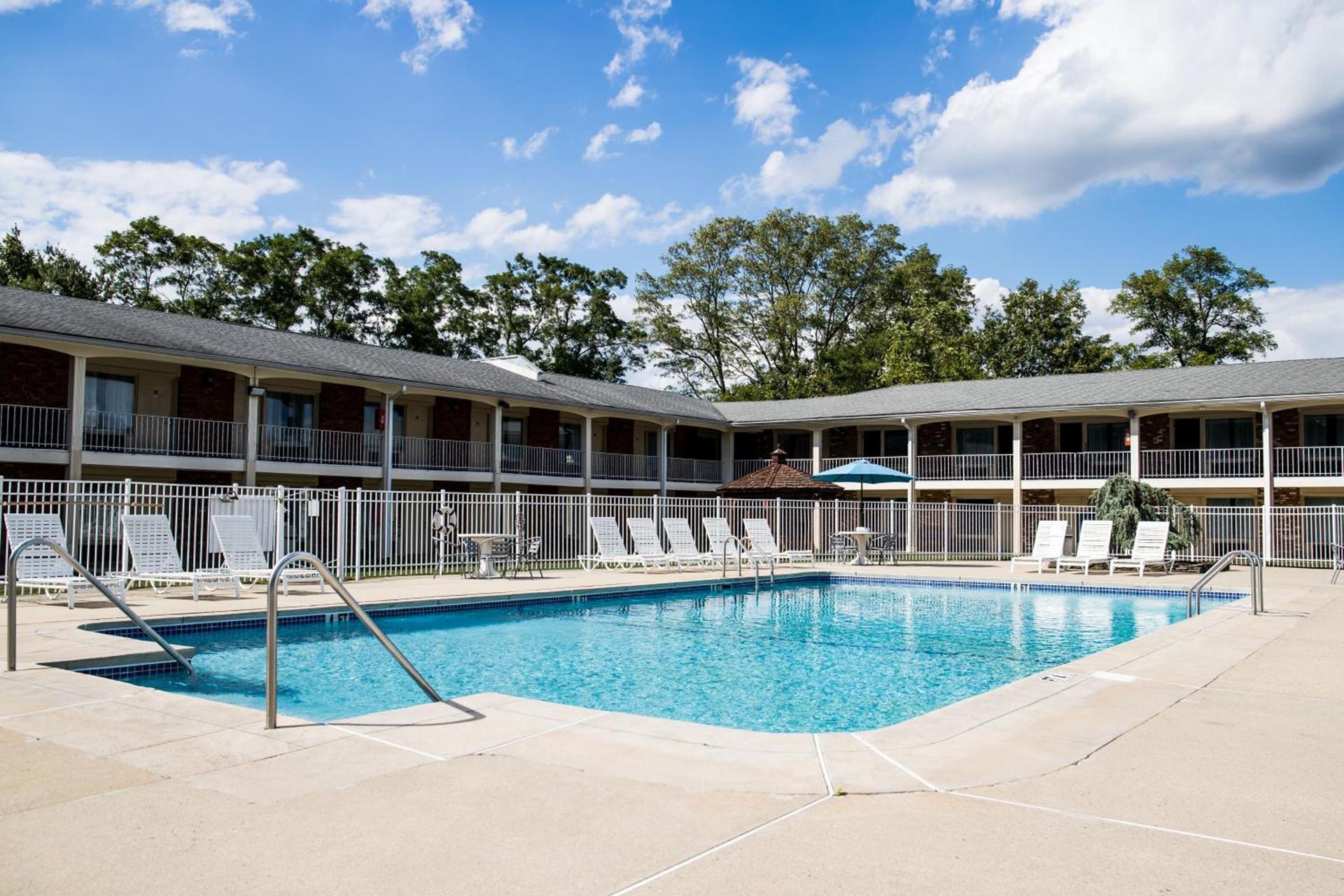 Crystal Inn Eatontown photo 14