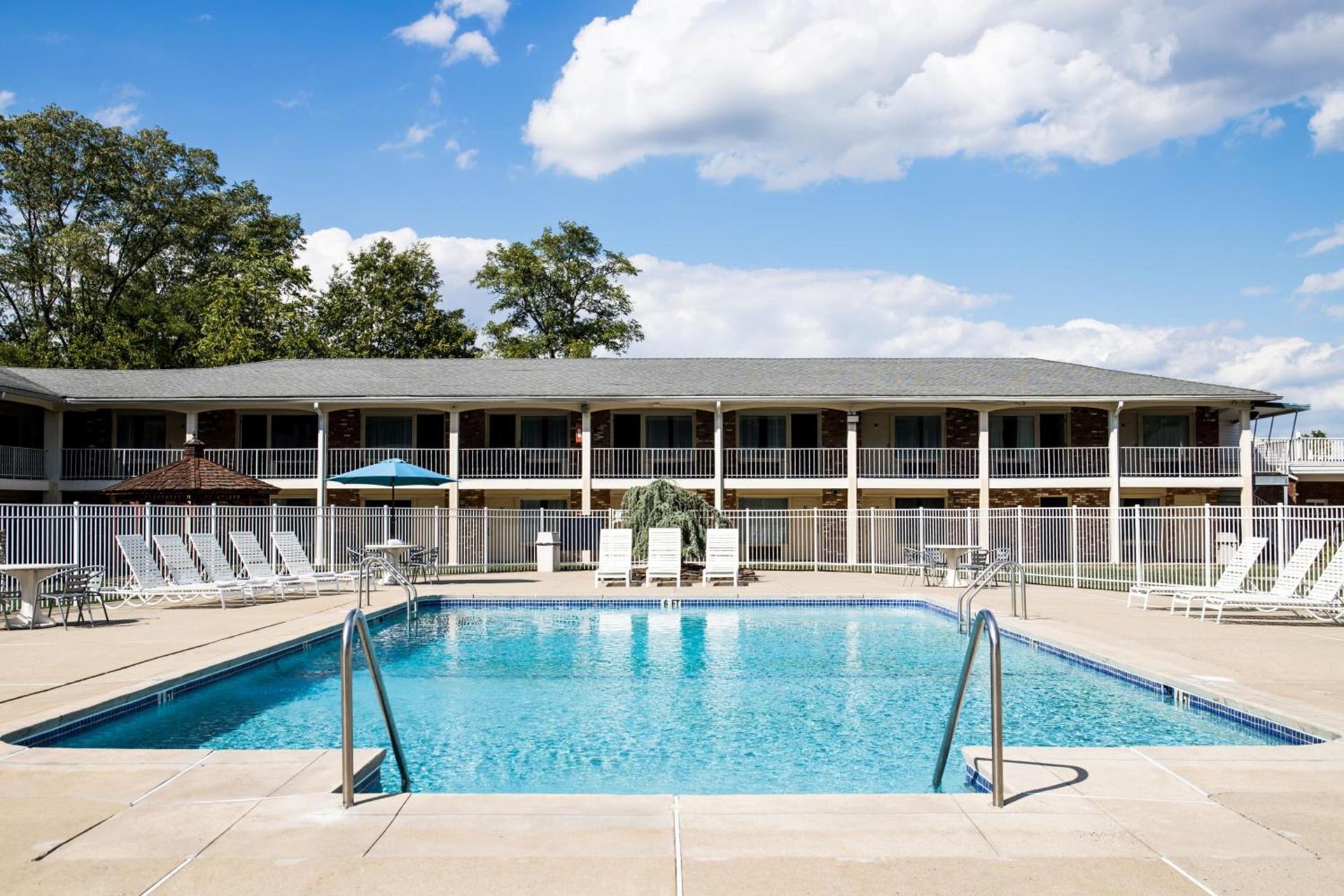 Crystal Inn Eatontown photo 12