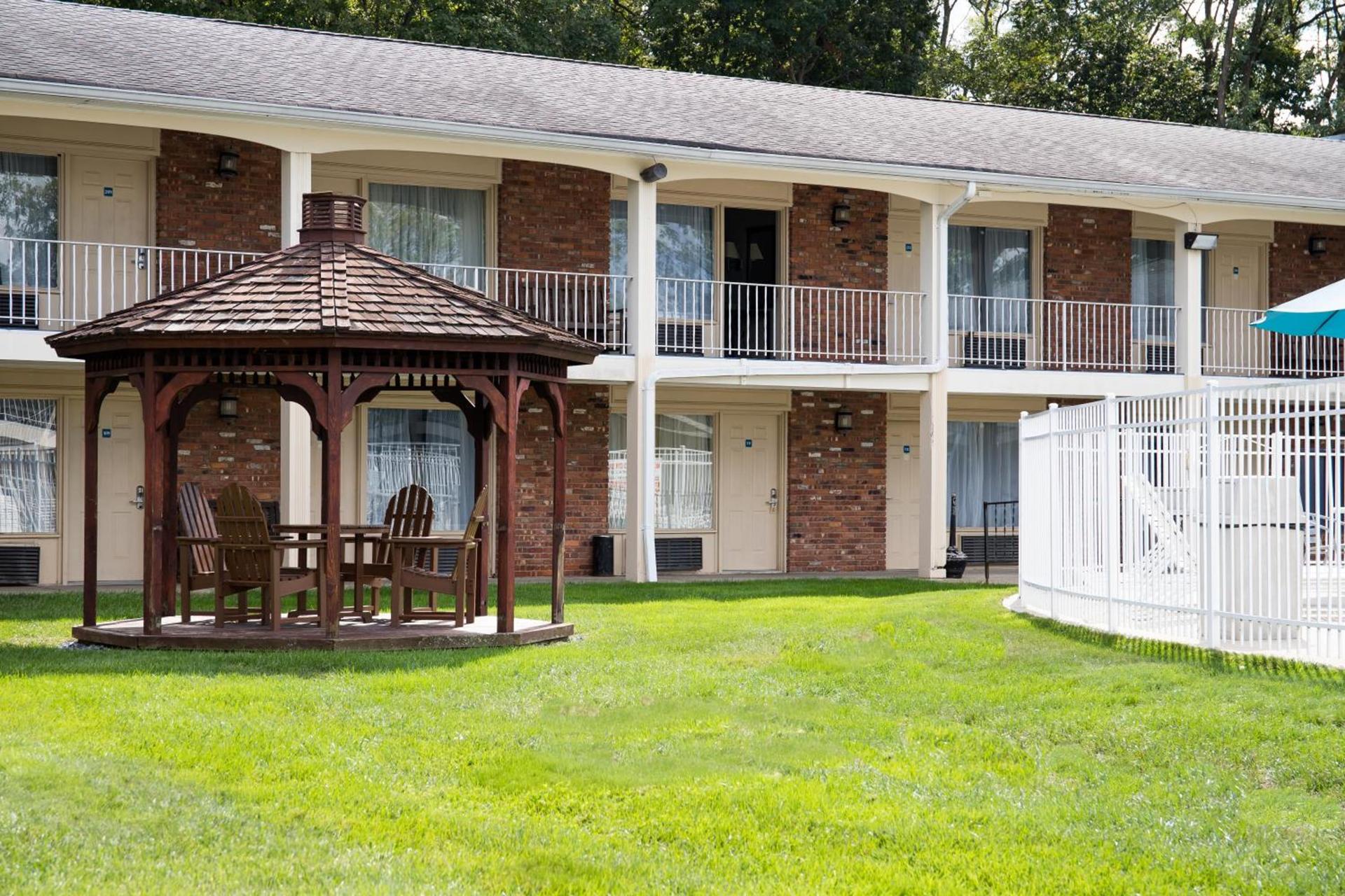 Crystal Inn Eatontown photo 18