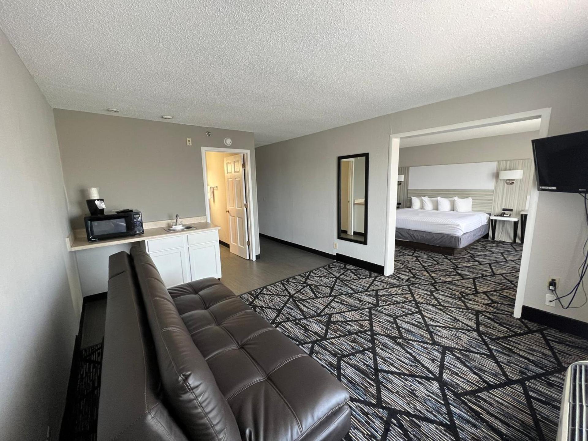 Baymont by Wyndham Peoria photo 20