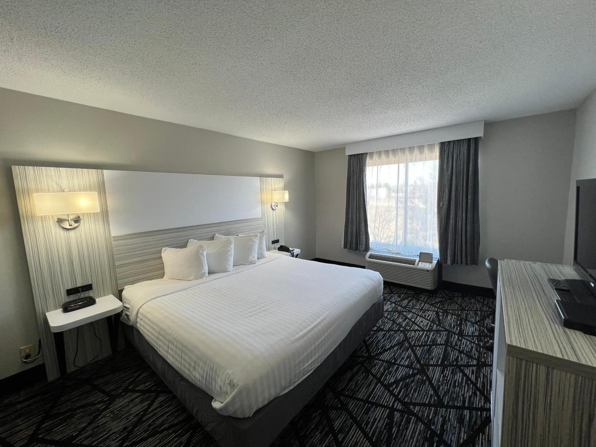 Baymont by Wyndham Peoria photo 31