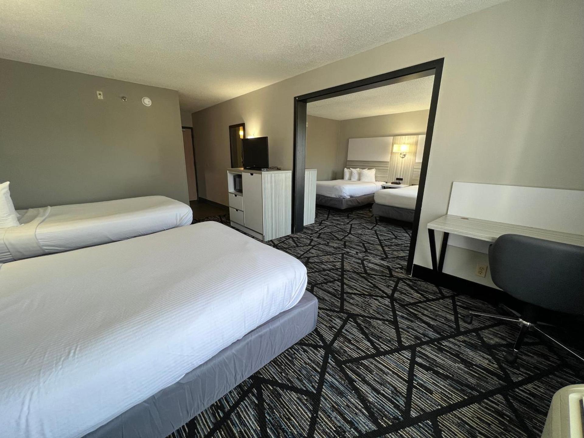 Baymont by Wyndham Peoria photo 17