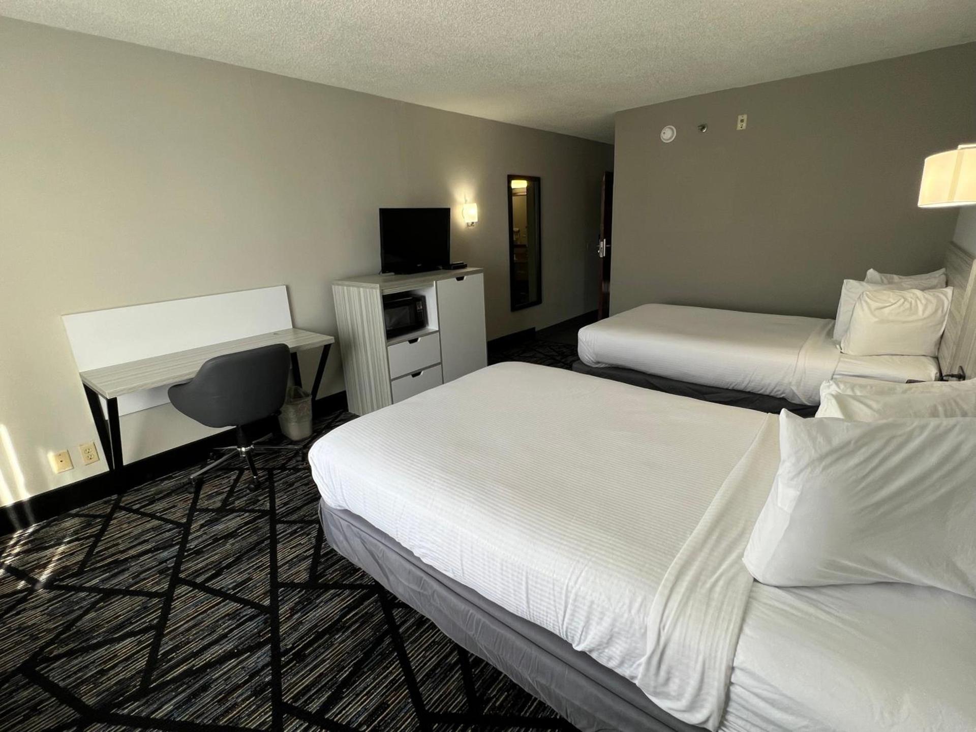 Baymont by Wyndham Peoria photo 35