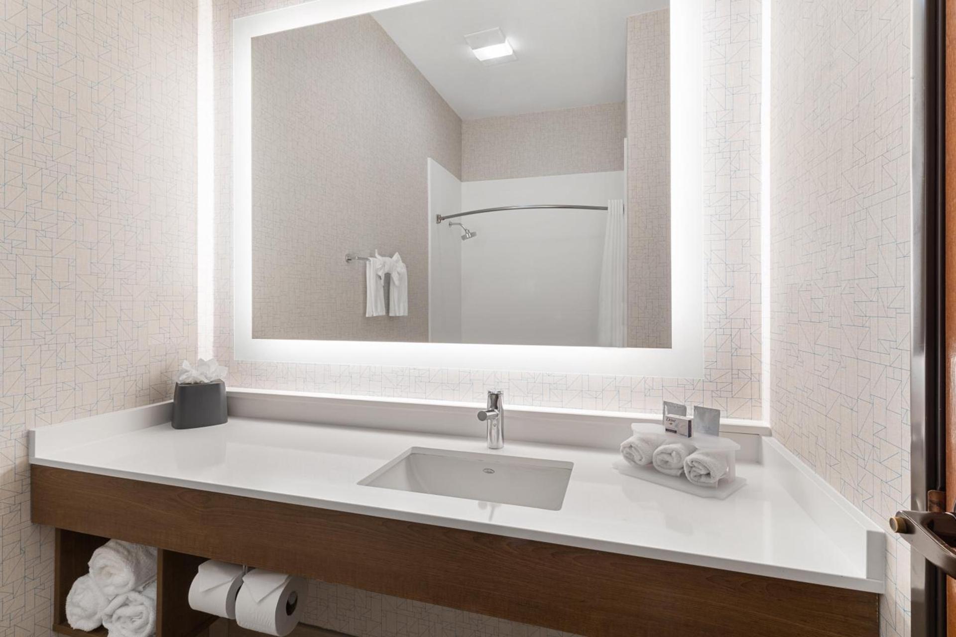 Holiday Inn Express Vancouver North by IHG photo 36