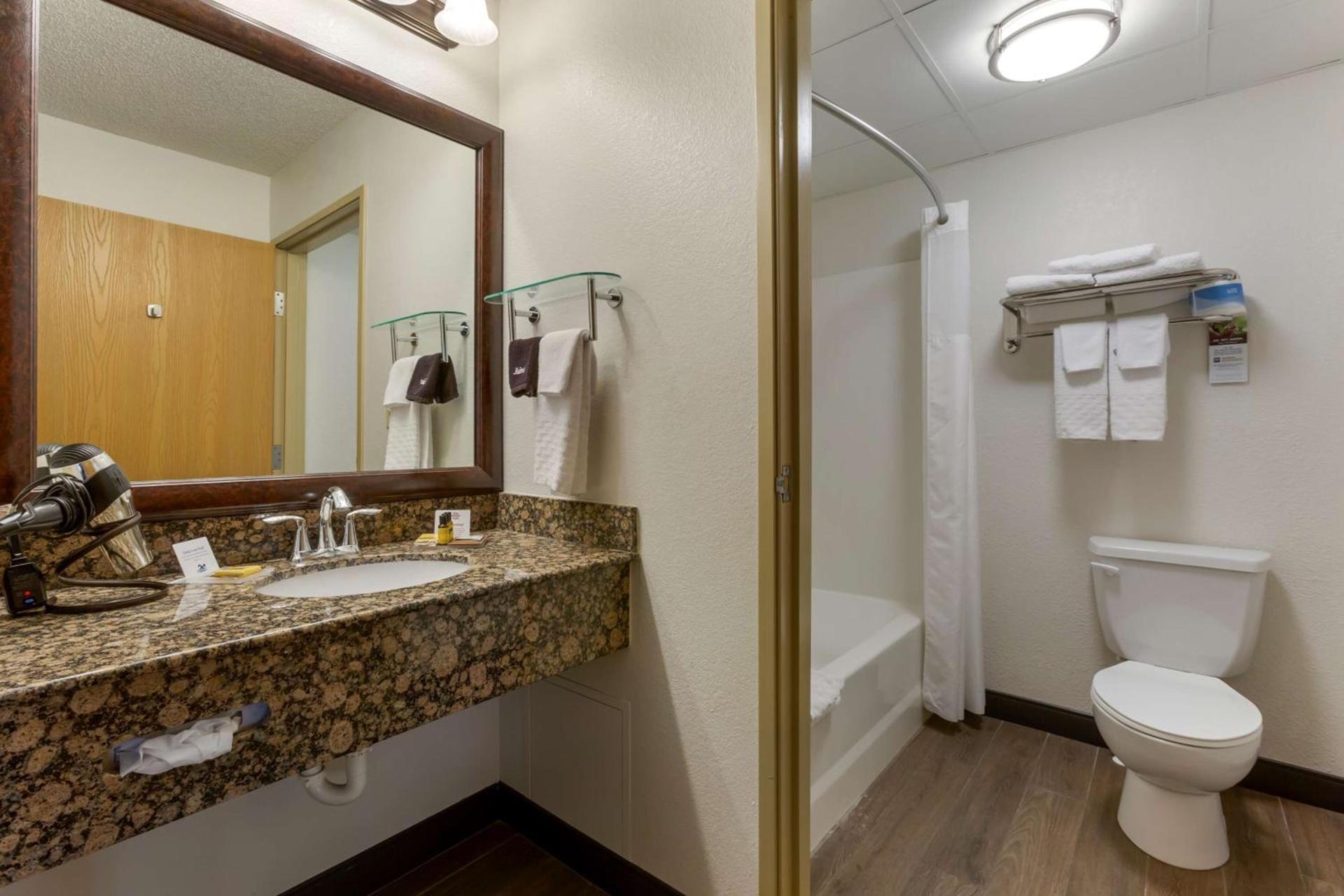 Best Western Plus McCall Lodge and Suites photo 39