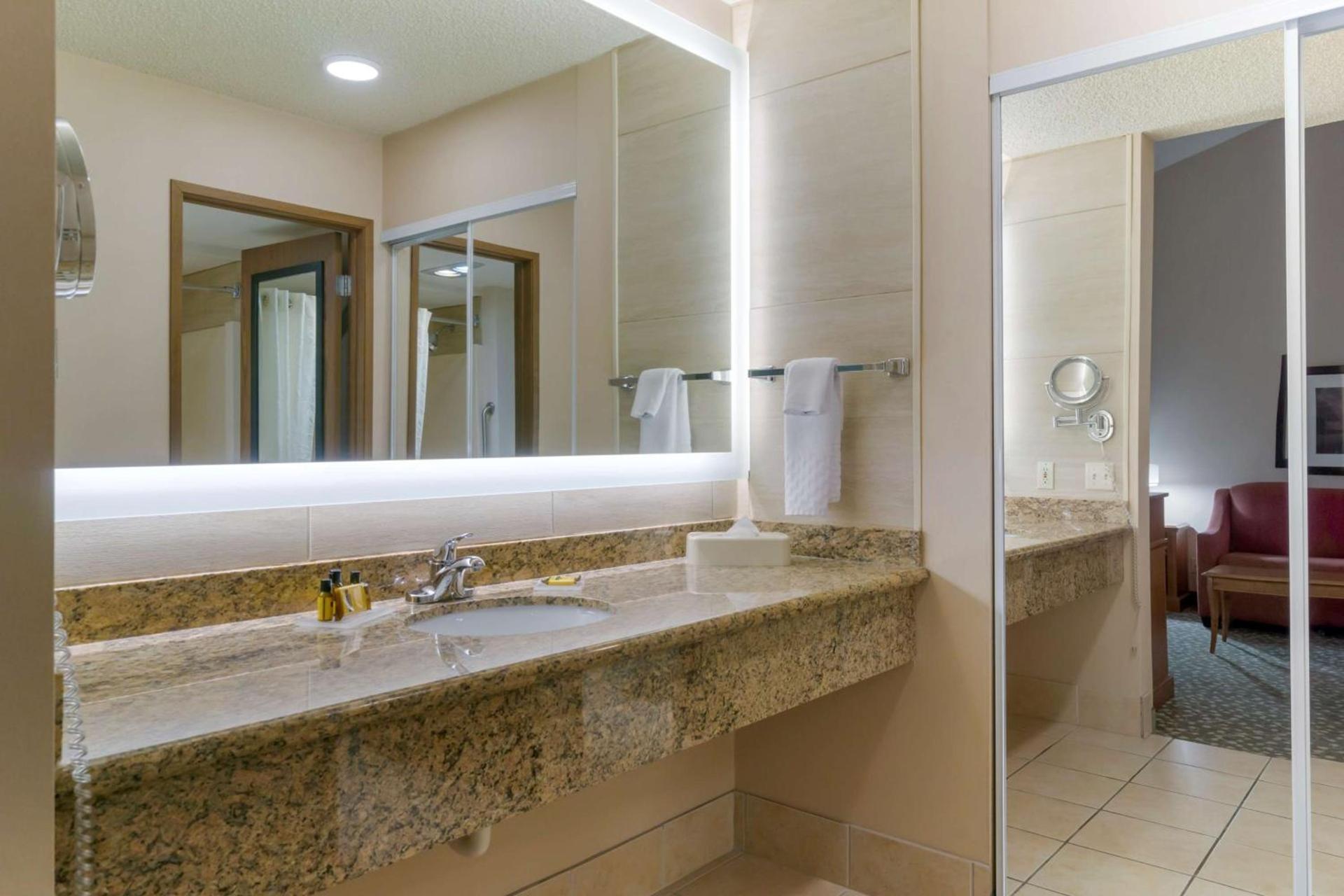 Best Western Plus Oak Harbor Hotel & Conference Center photo 37