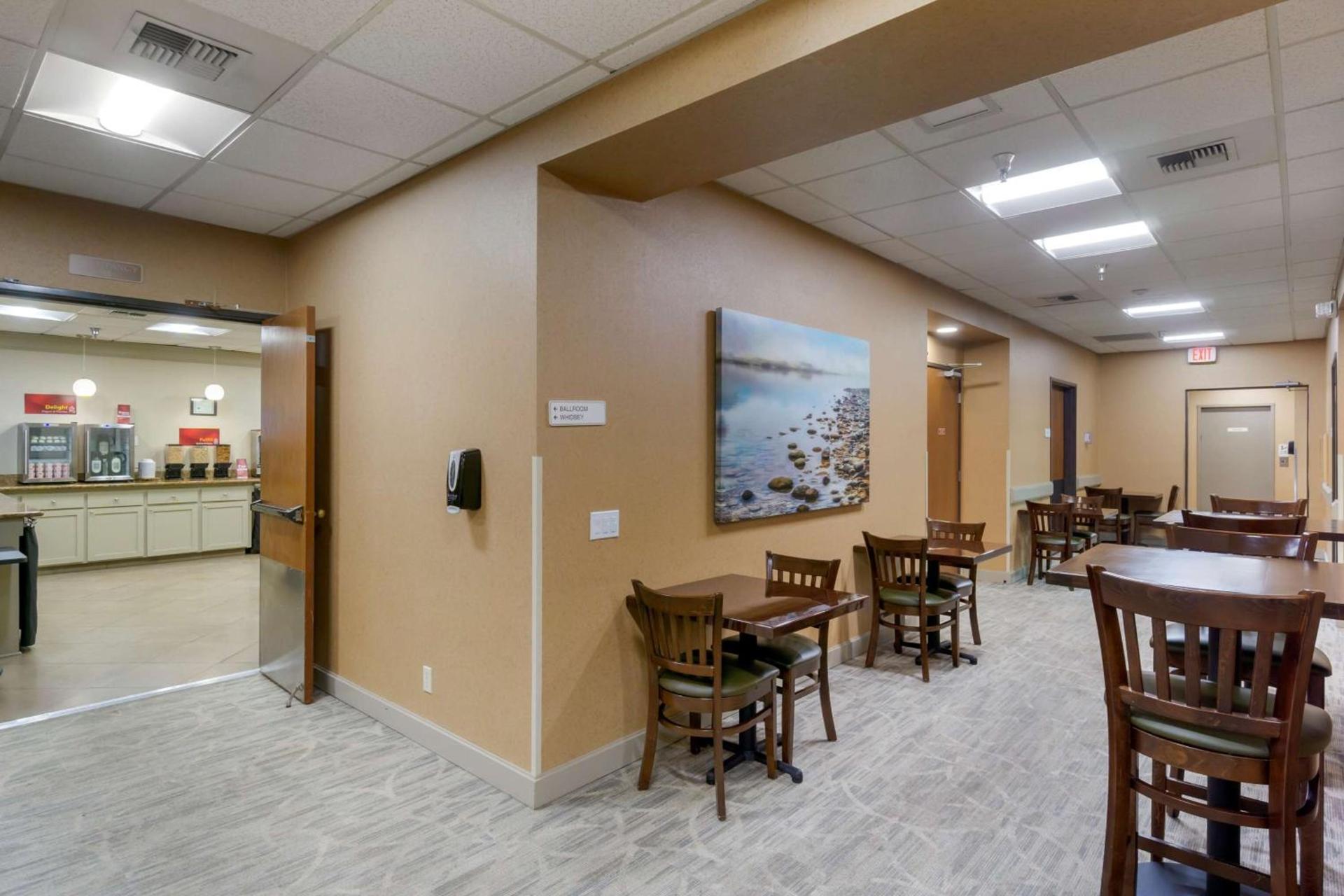 Best Western Plus Oak Harbor Hotel & Conference Center photo 28