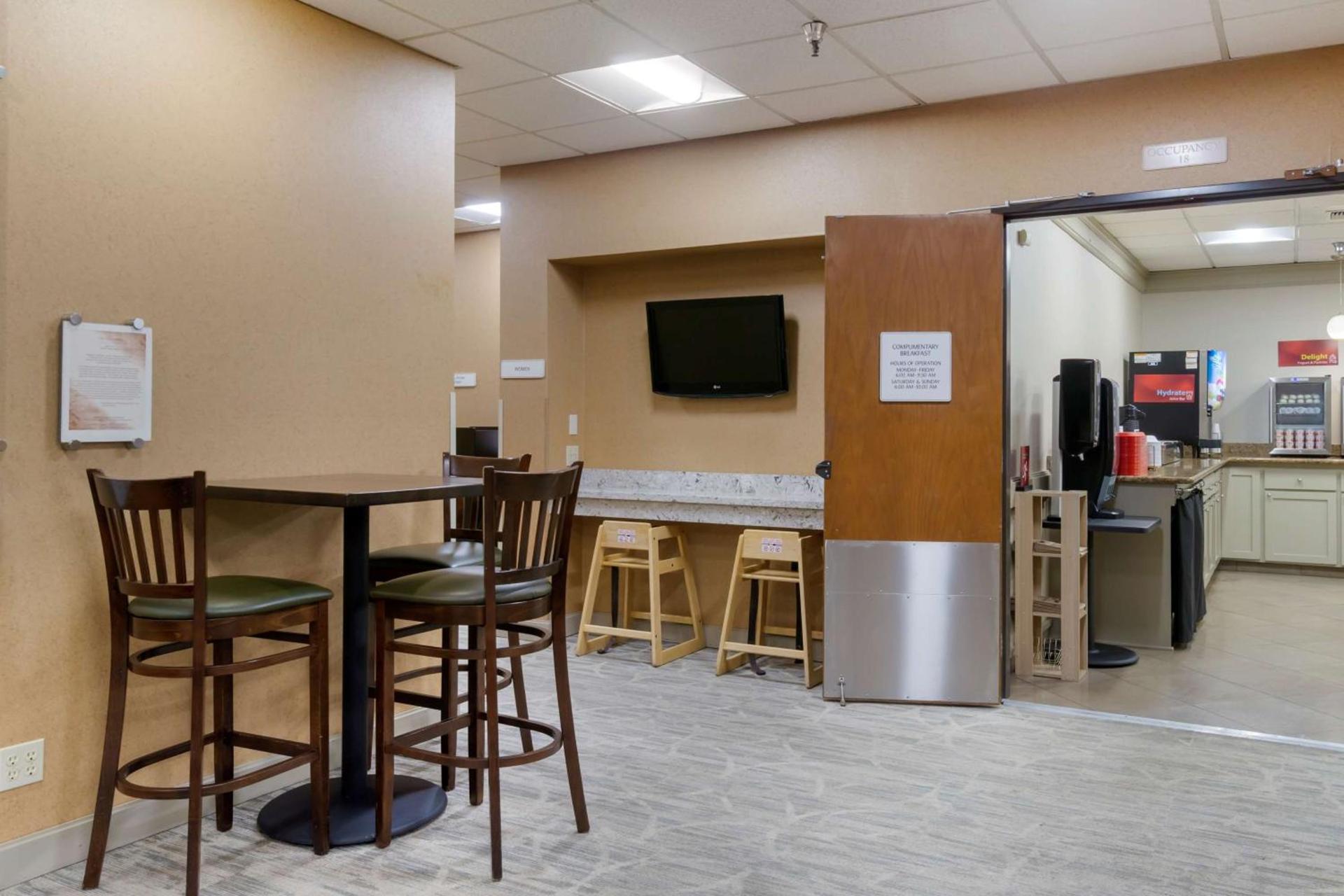 Best Western Plus Oak Harbor Hotel & Conference Center photo 30