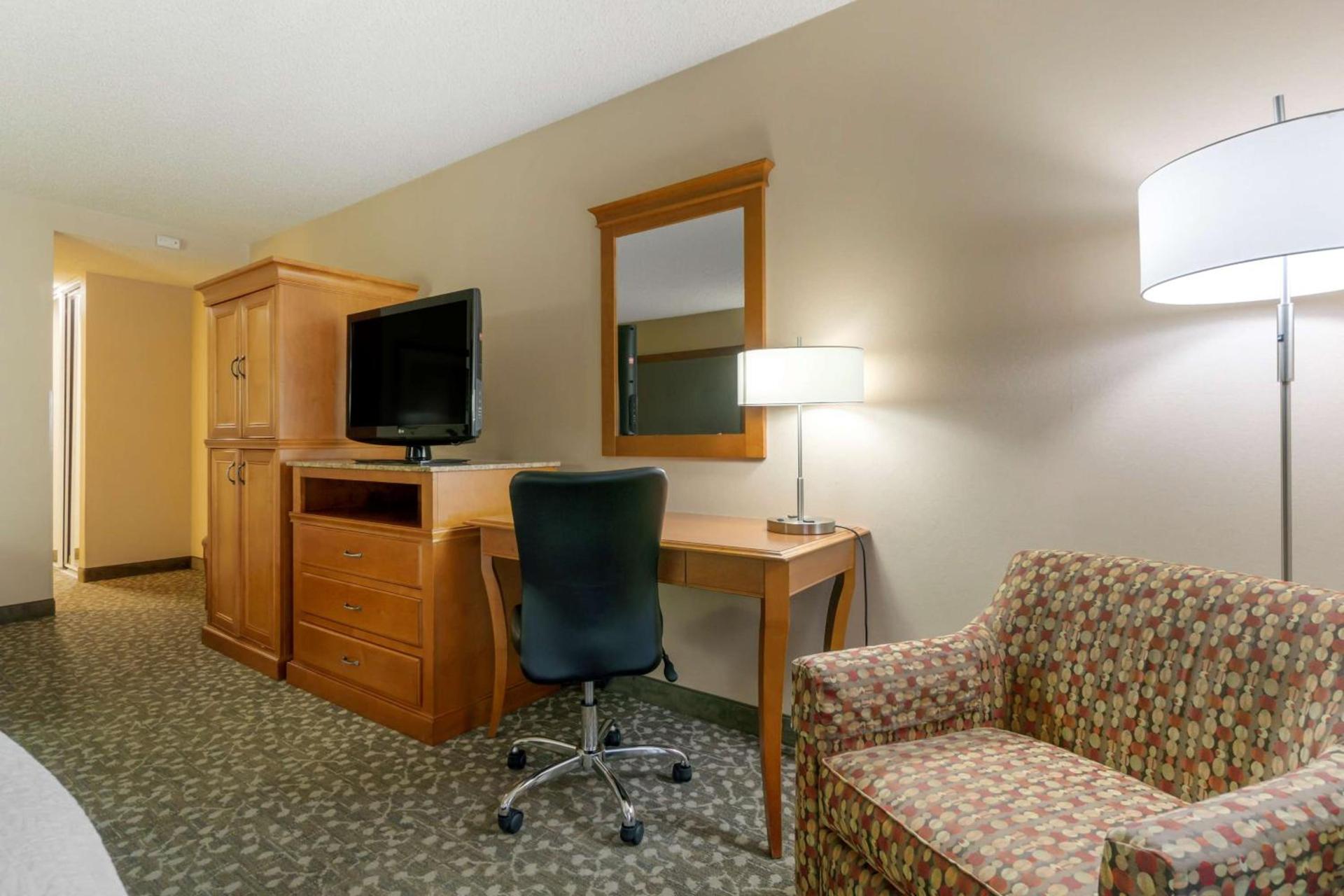 Best Western Plus Oak Harbor Hotel & Conference Center photo 16