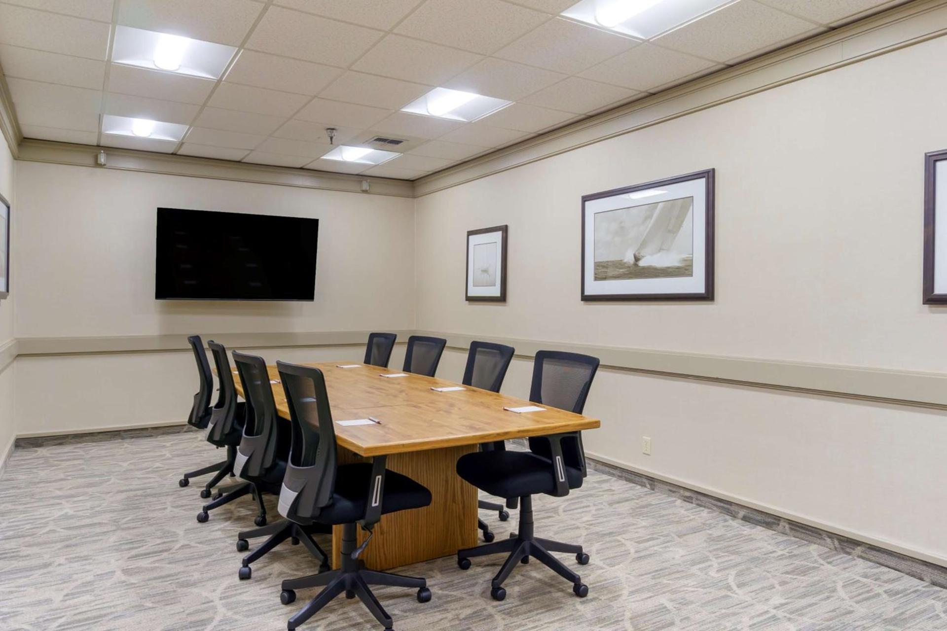 Best Western Plus Oak Harbor Hotel & Conference Center photo 31
