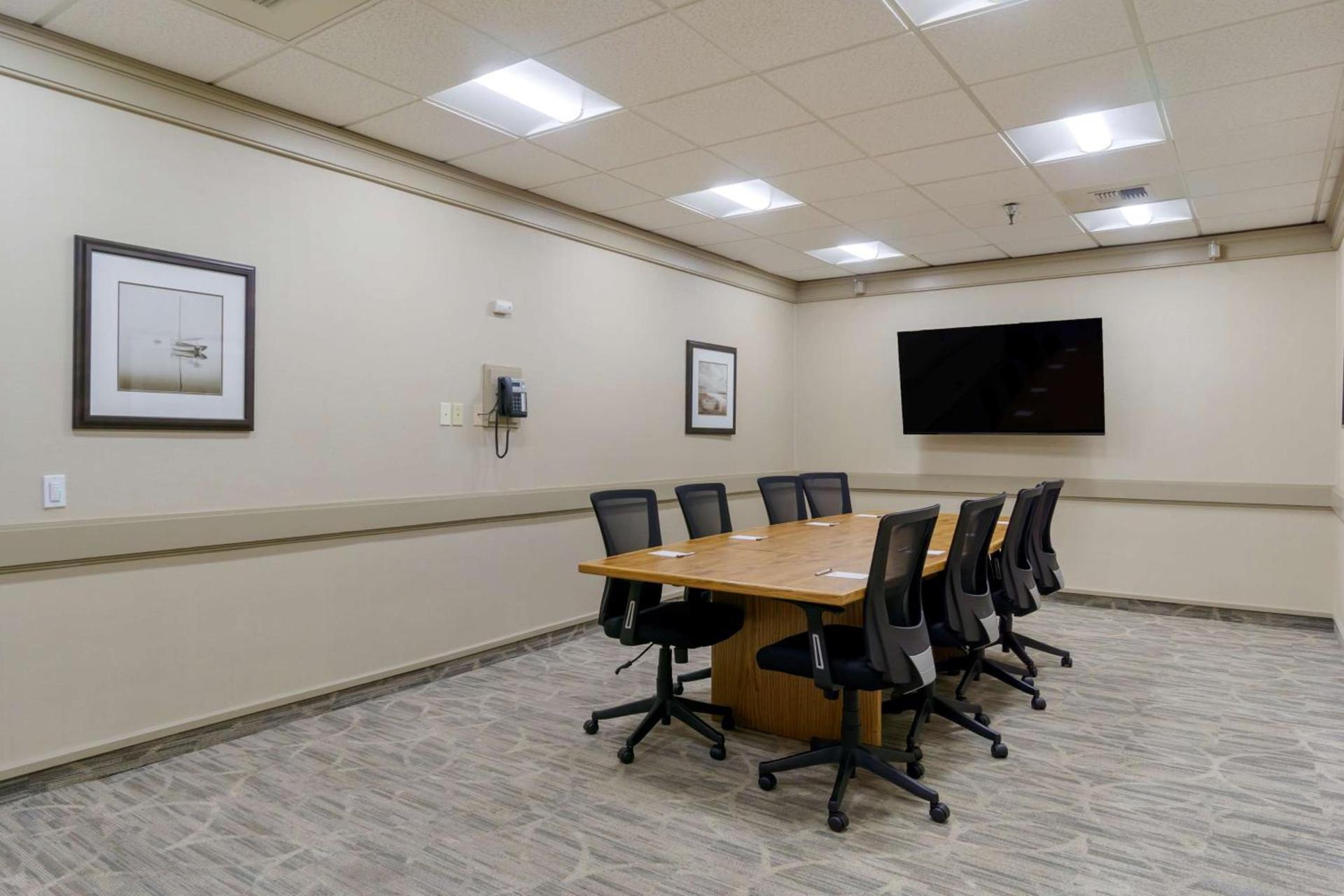 Best Western Plus Oak Harbor Hotel & Conference Center photo 32