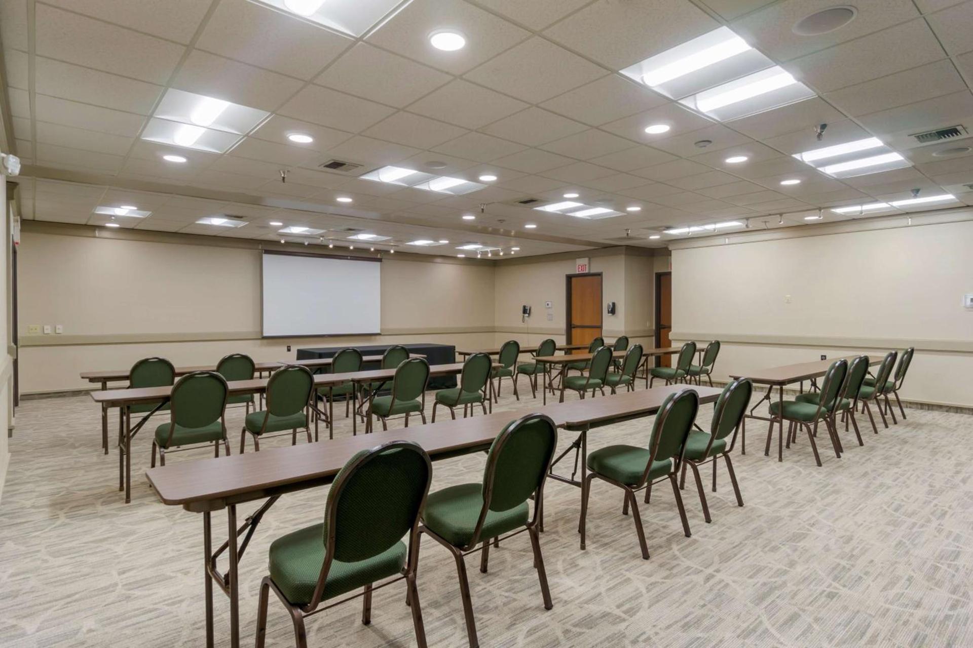 Best Western Plus Oak Harbor Hotel & Conference Center photo 33