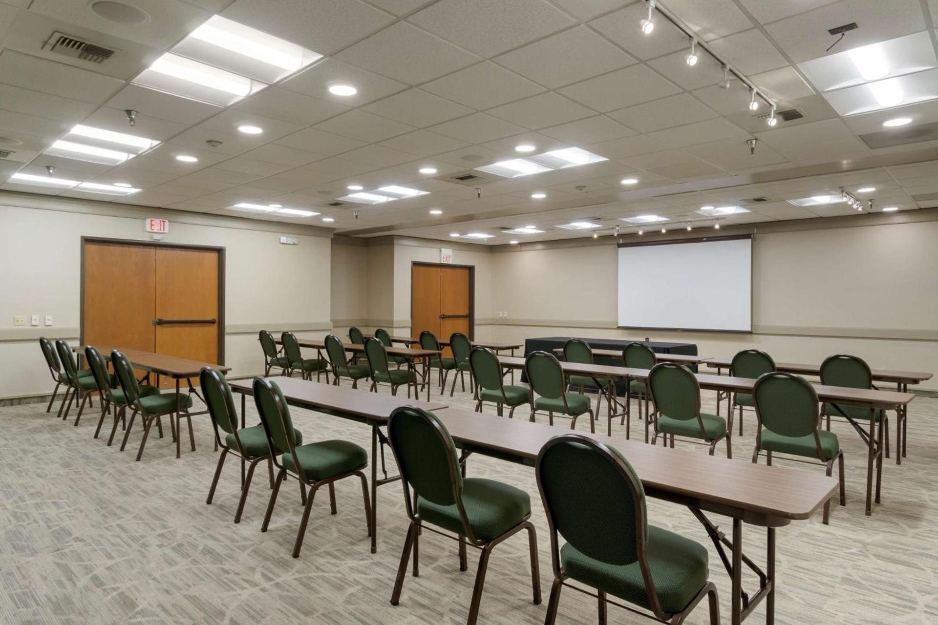 Best Western Plus Oak Harbor Hotel & Conference Center photo 34