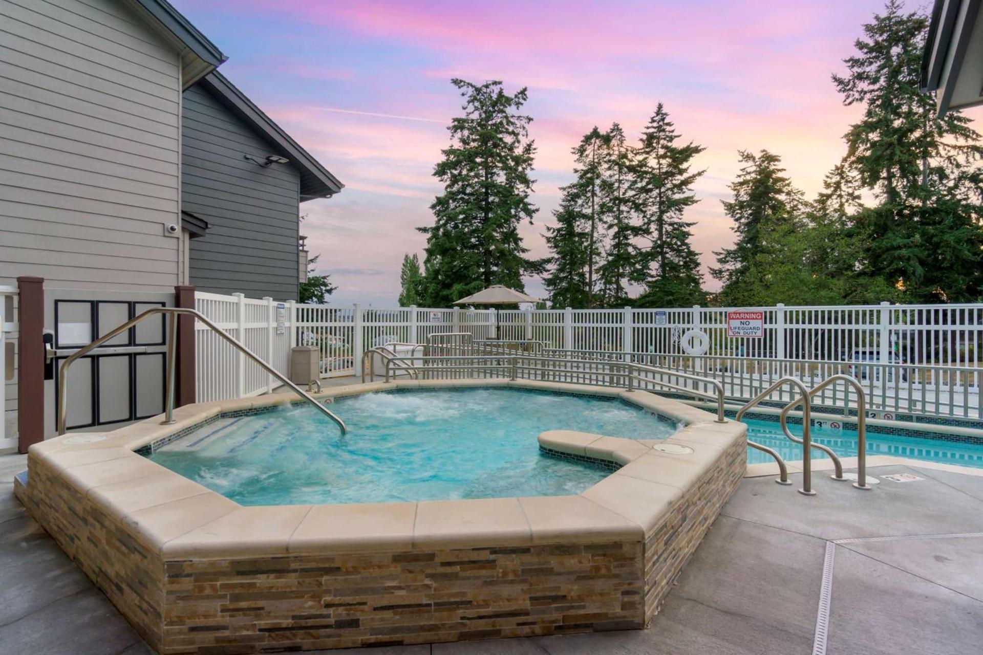 Best Western Plus Oak Harbor Hotel & Conference Center photo 41