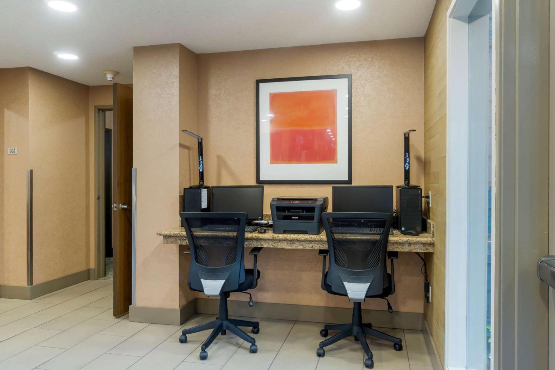 Best Western Plus Oak Harbor Hotel & Conference Center photo 18