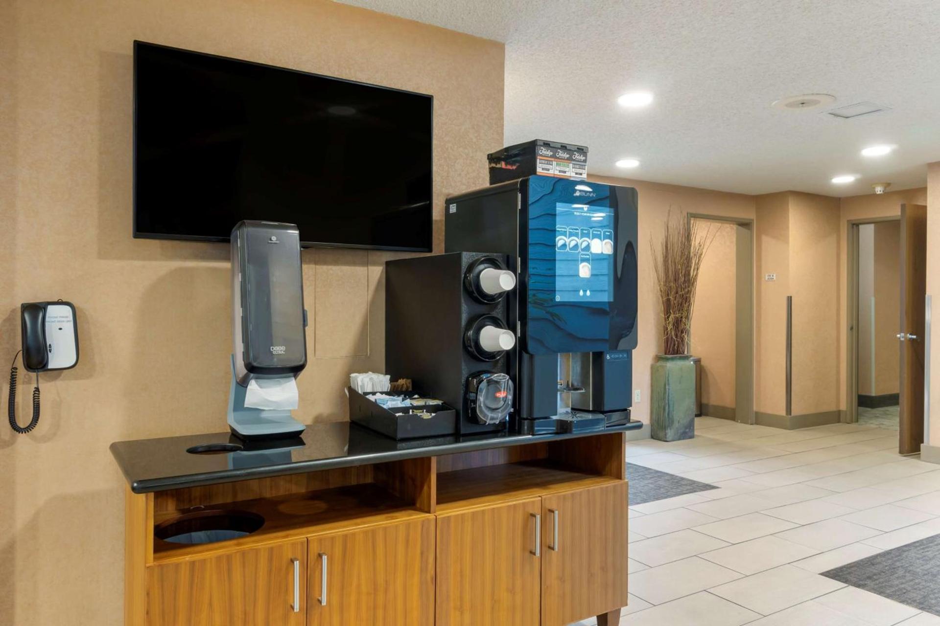 Best Western Plus Oak Harbor Hotel & Conference Center photo 21