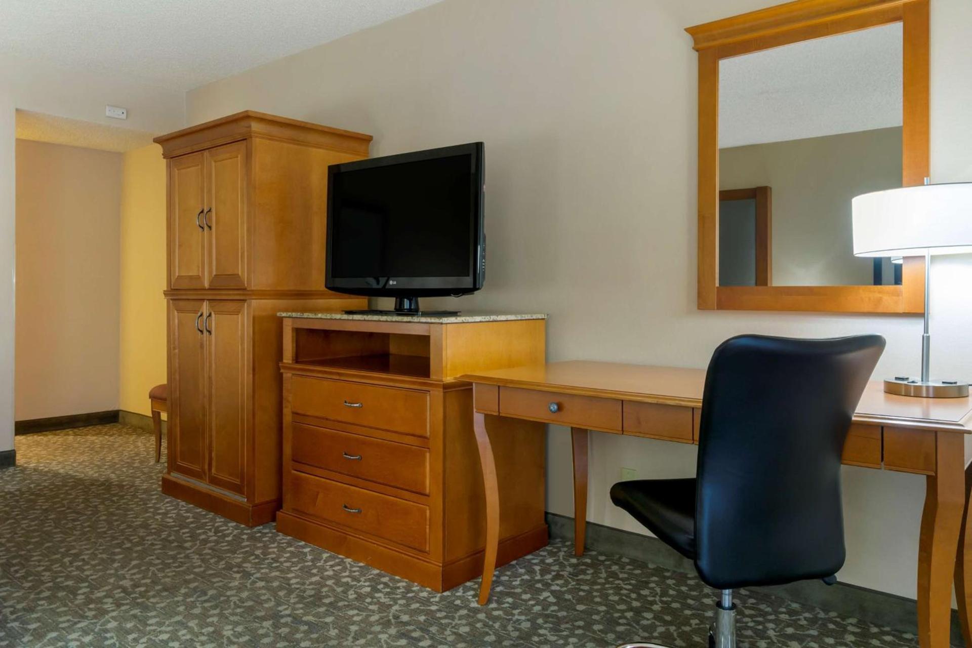 Best Western Plus Oak Harbor Hotel & Conference Center photo 13