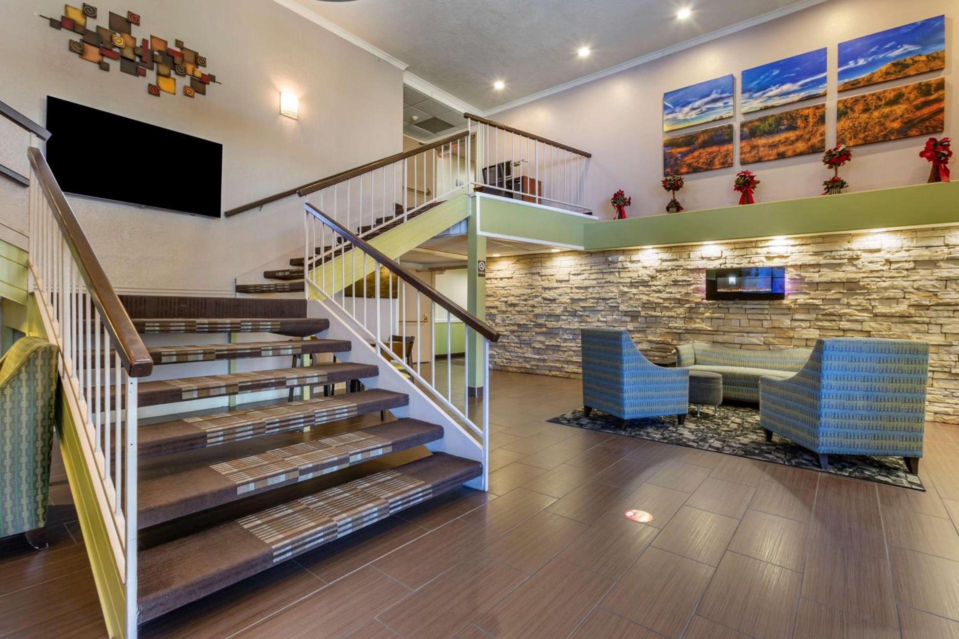 Best Western Airport Albuquerque InnSuites Hotel & Suites photo 2
