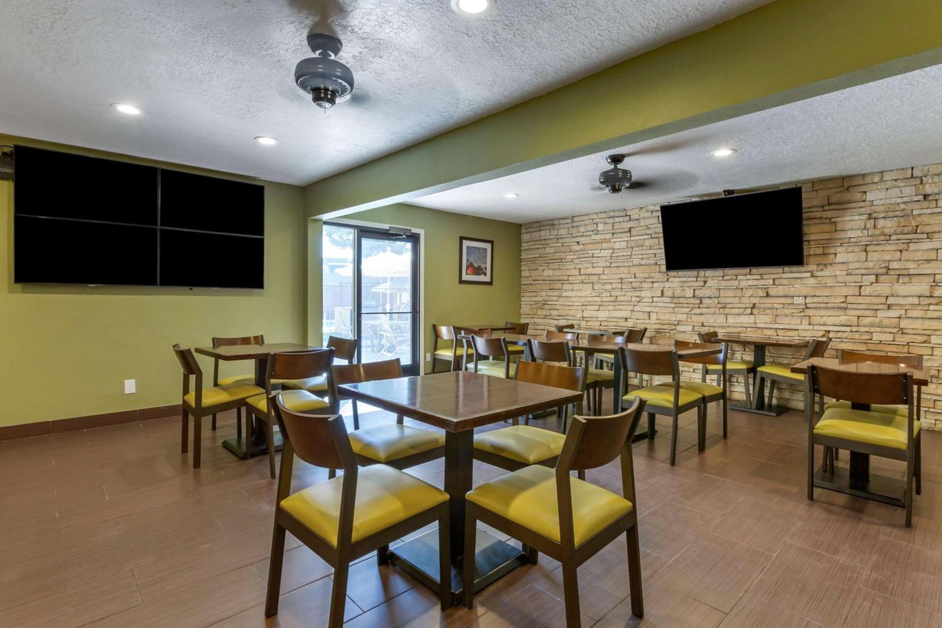 Best Western Airport Albuquerque InnSuites Hotel & Suites photo 6