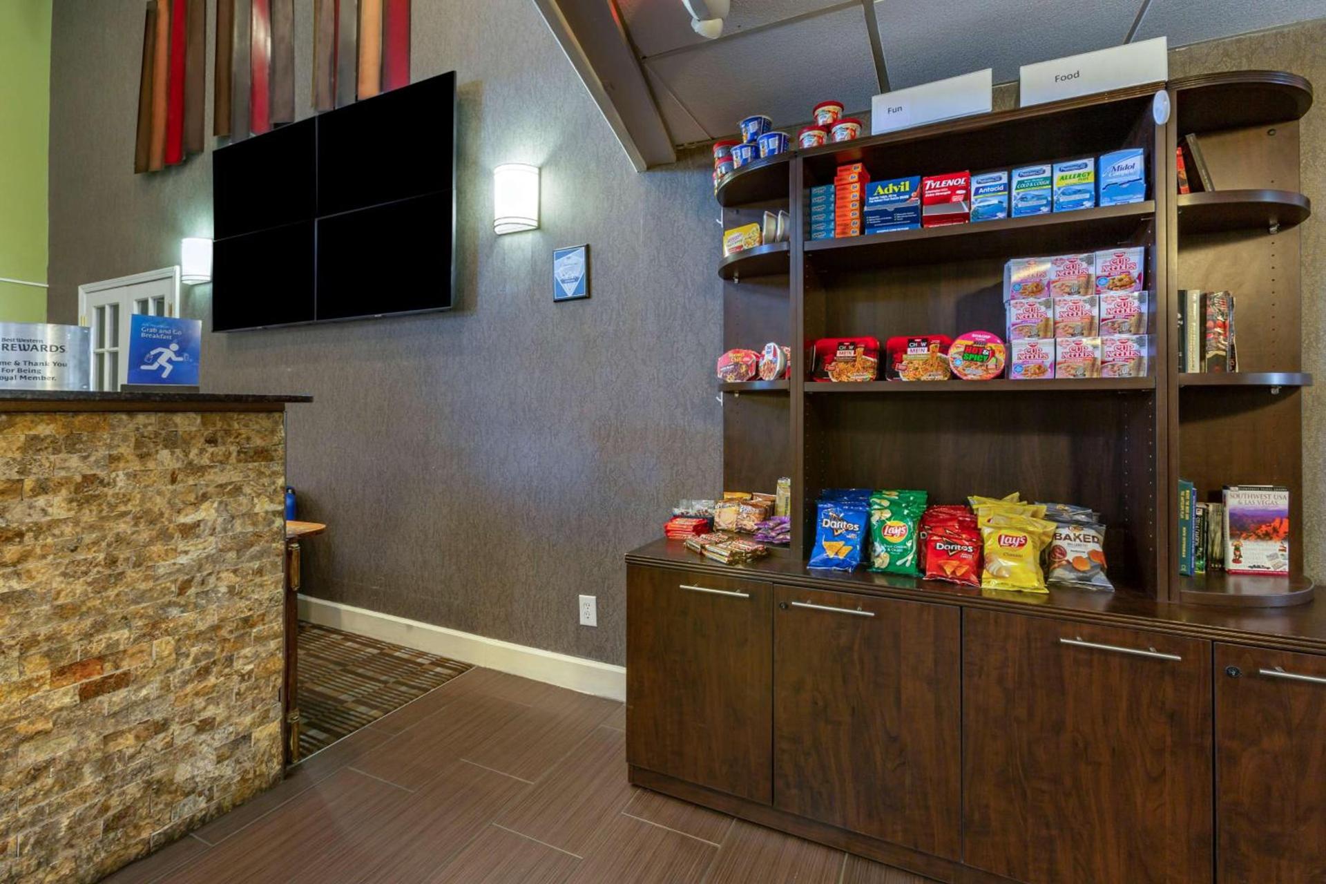 Best Western Airport Albuquerque InnSuites Hotel & Suites photo 11